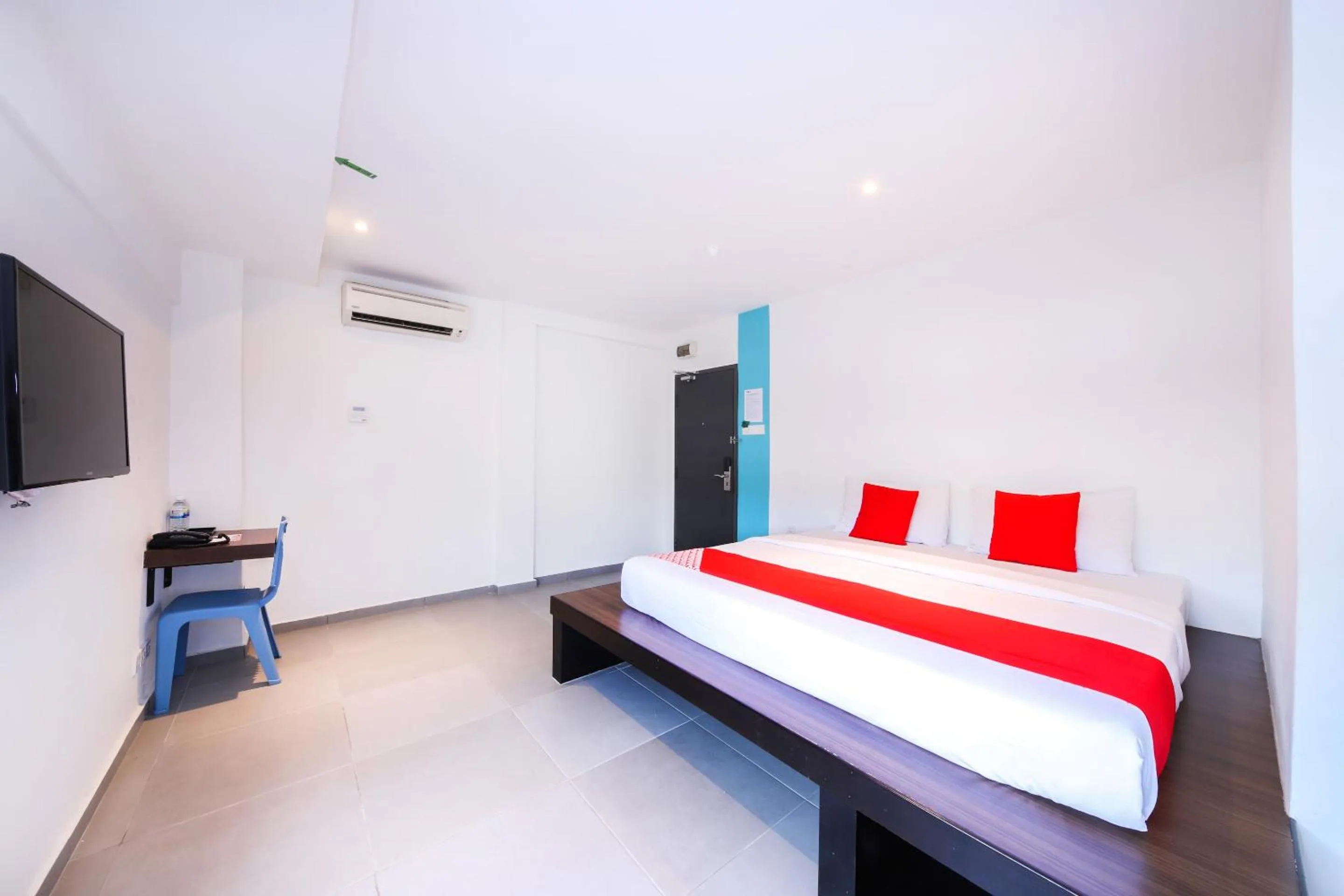 Bedroom, Bed in Super OYO 246 Link Inn