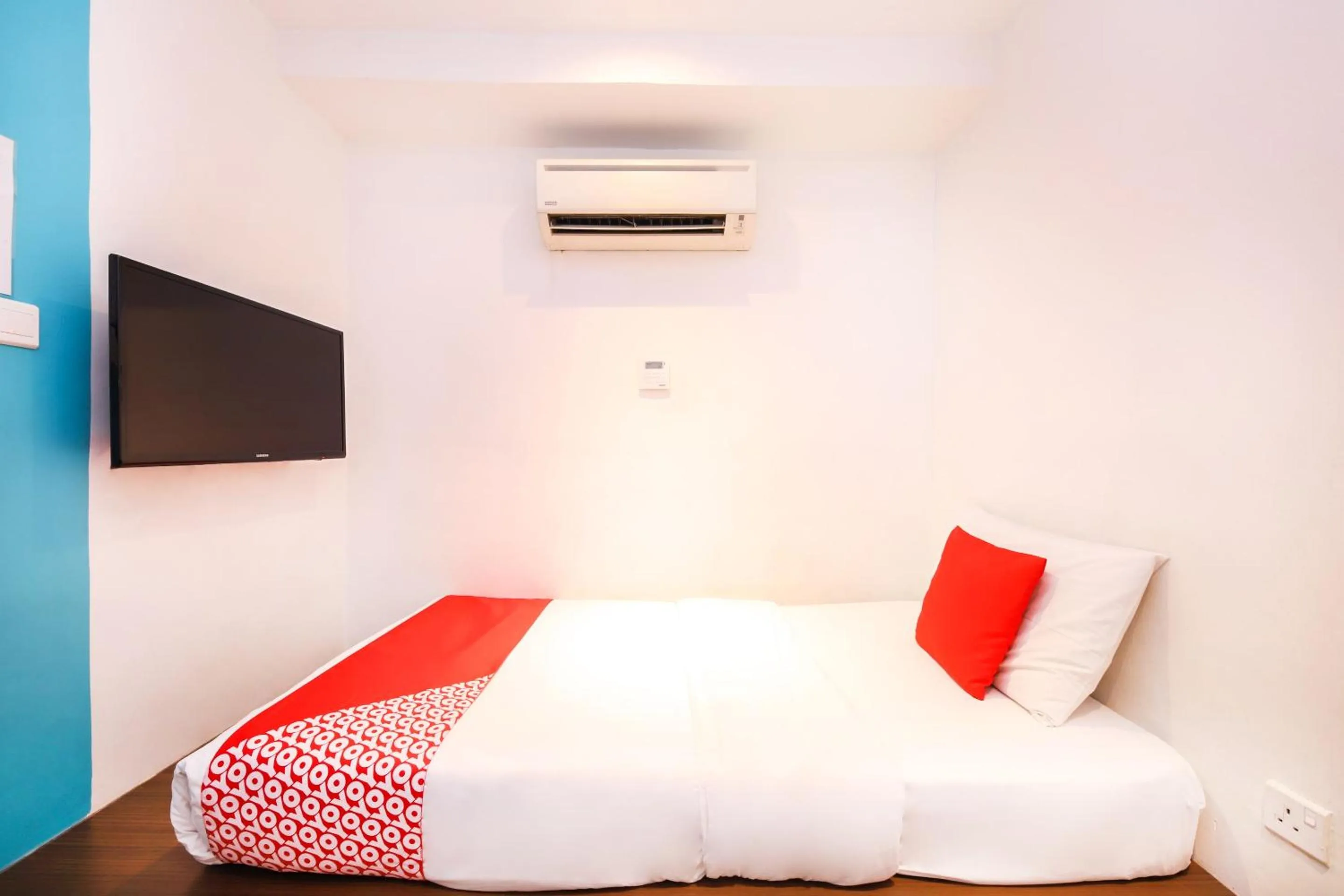 Bedroom, Bed in Super OYO 246 Link Inn