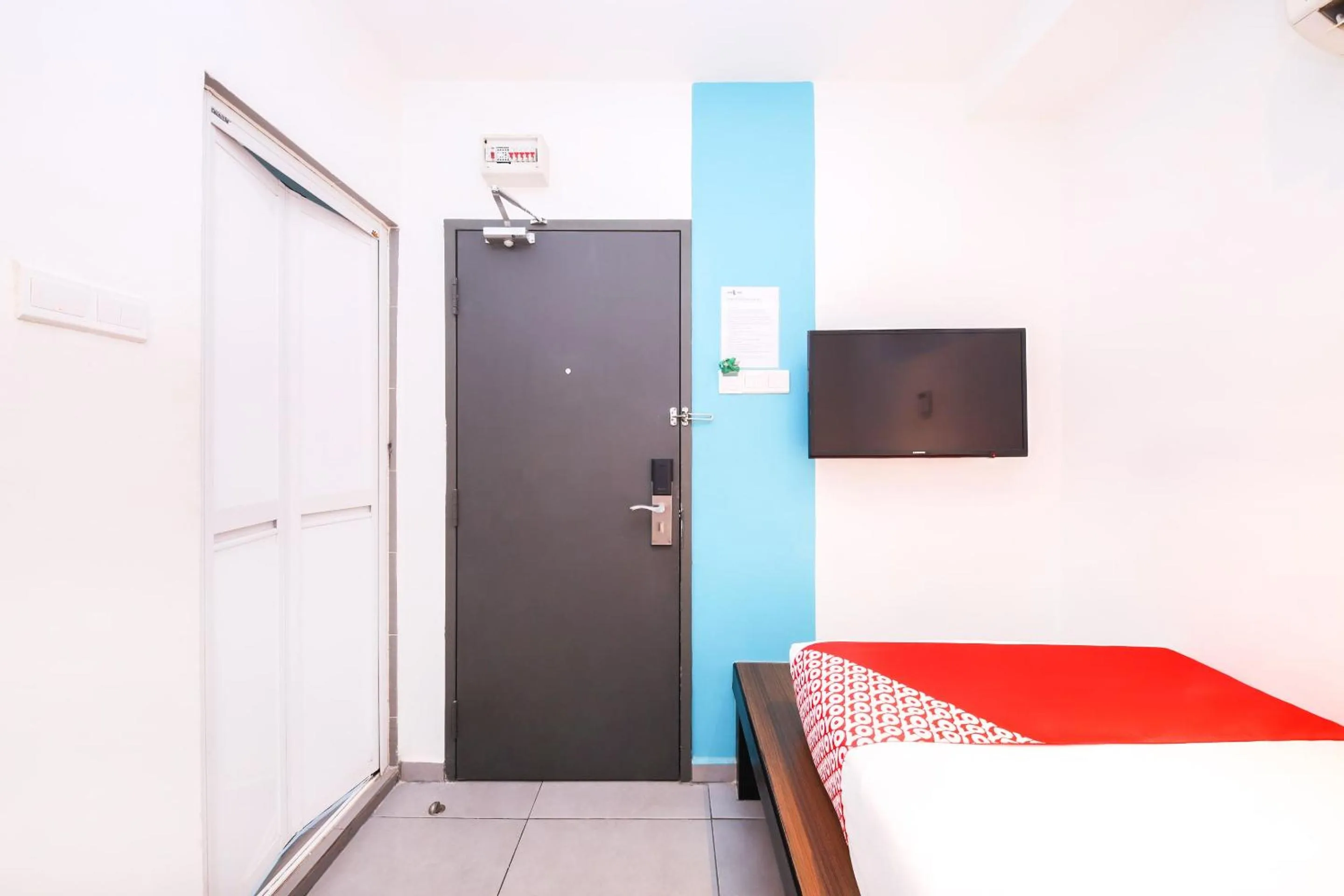 Bedroom, Bed in Super OYO 246 Link Inn