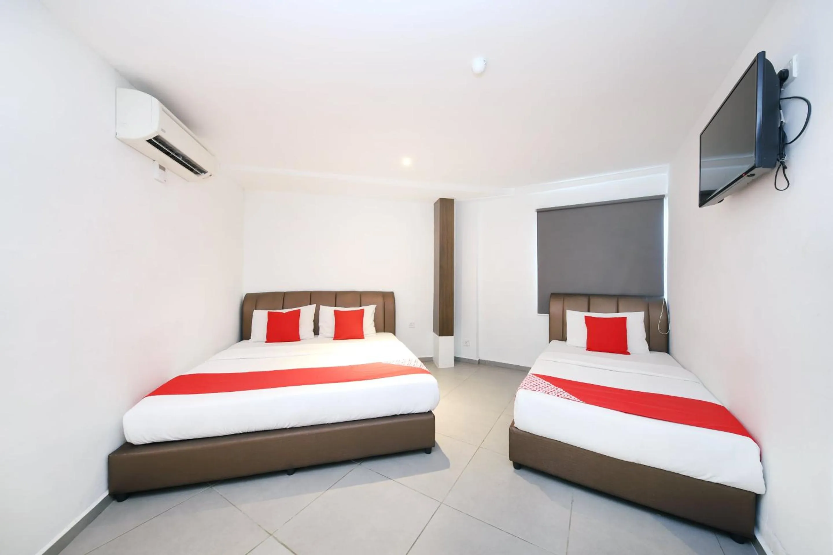 Bedroom, Bed in Super OYO 246 Link Inn