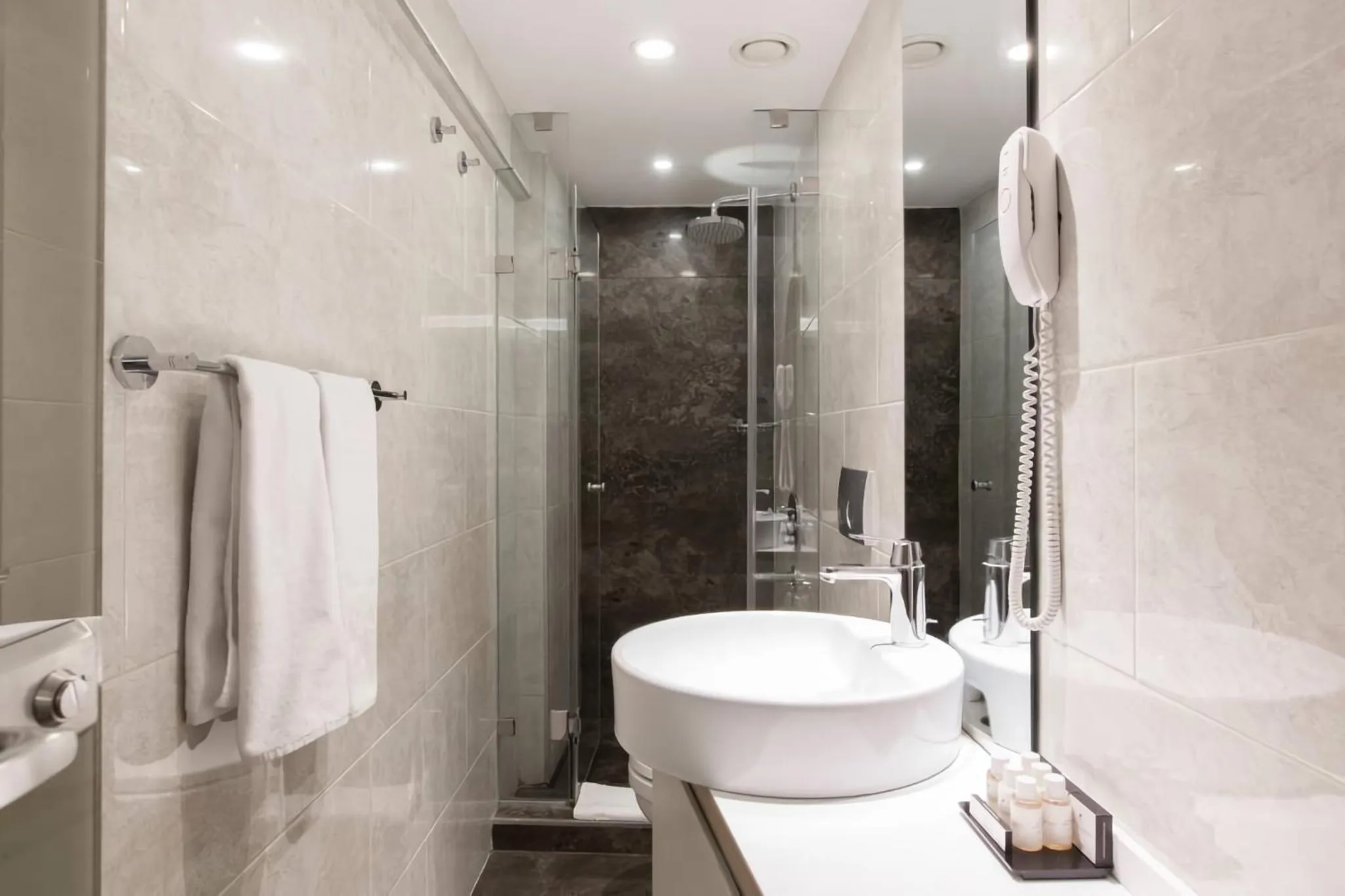 Shower in Carina Park Suites Nisantasi