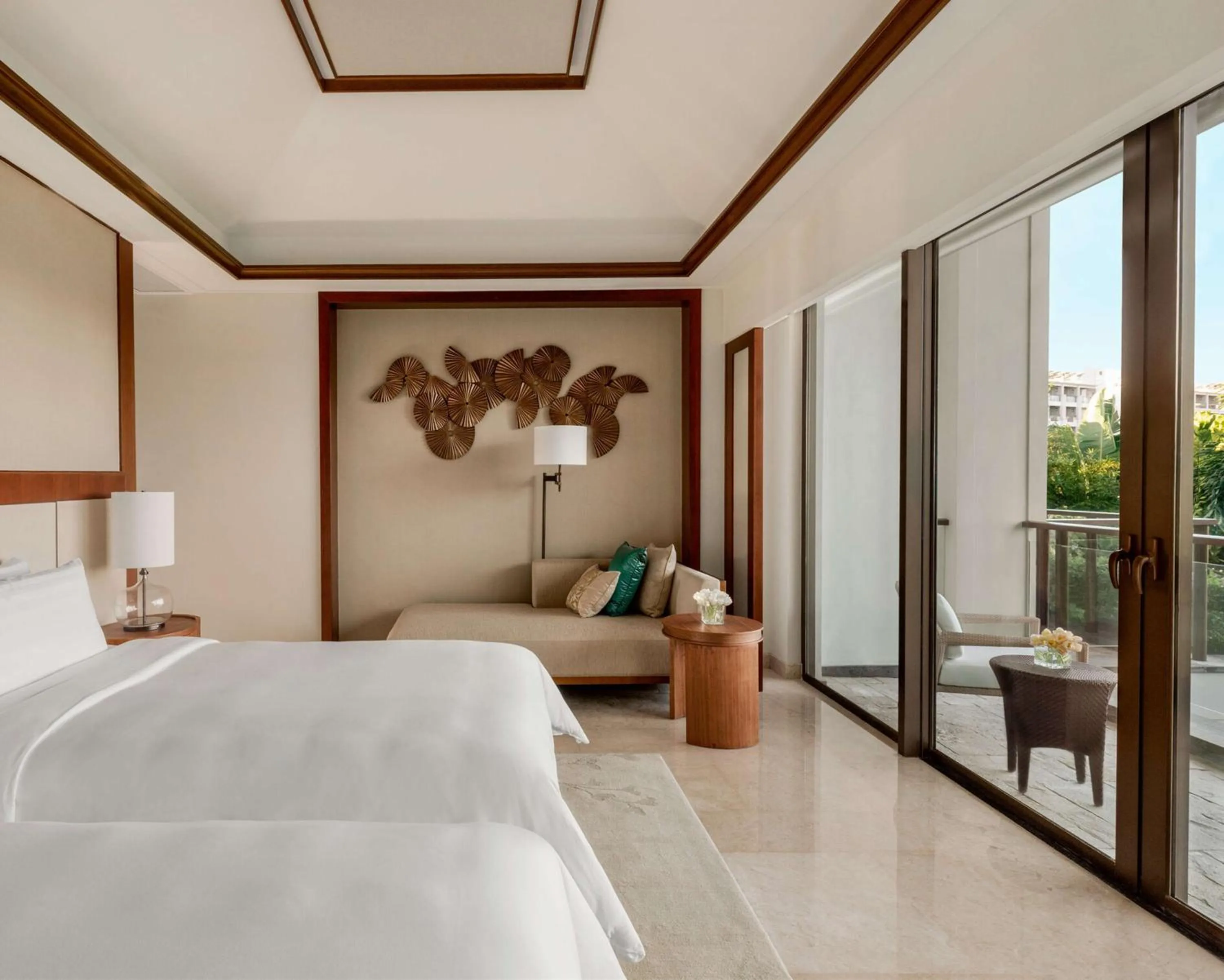 Photo of the whole room, Bed in Shangri-La Sanya