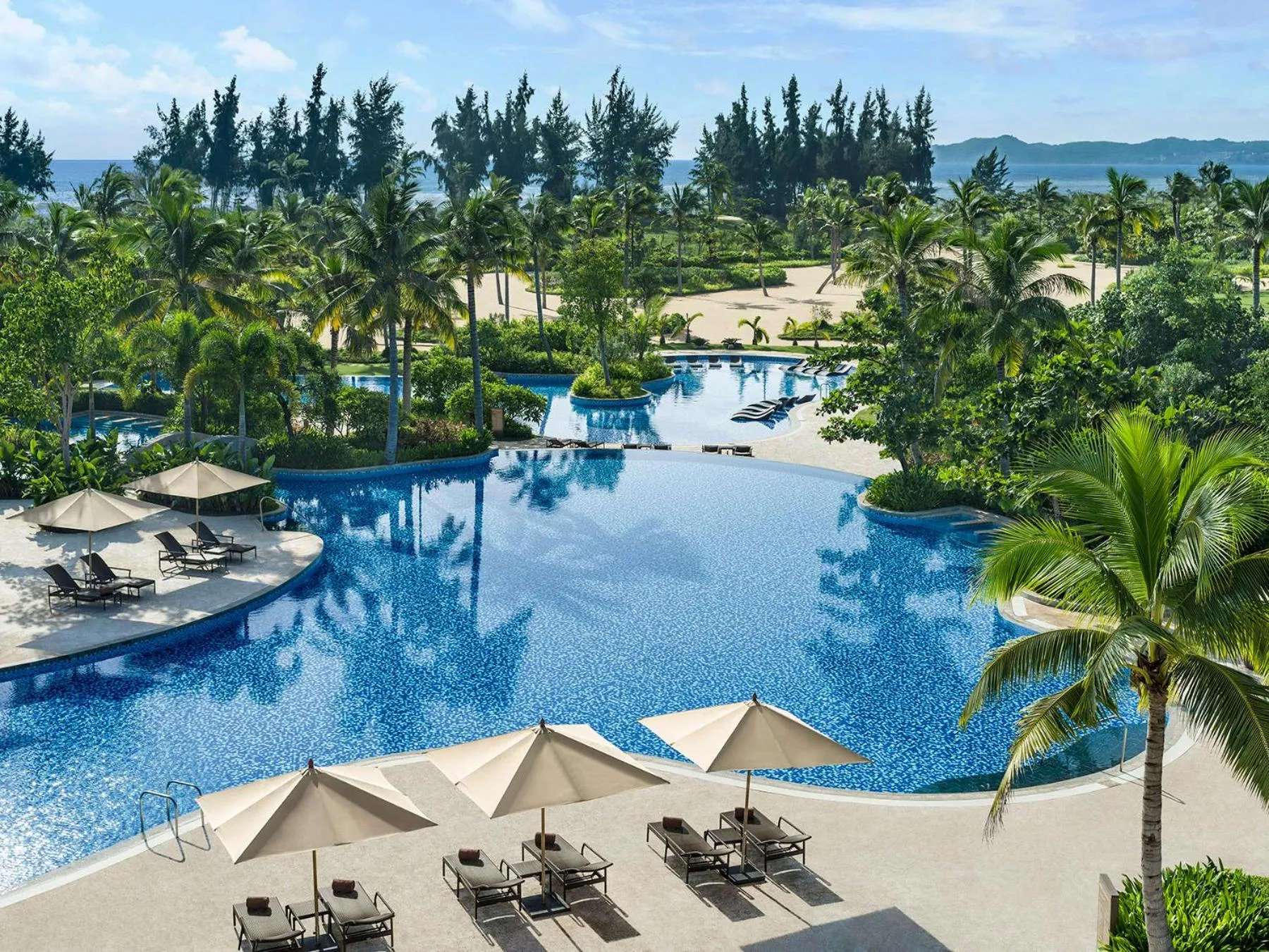 Swimming pool in Shangri-La Sanya