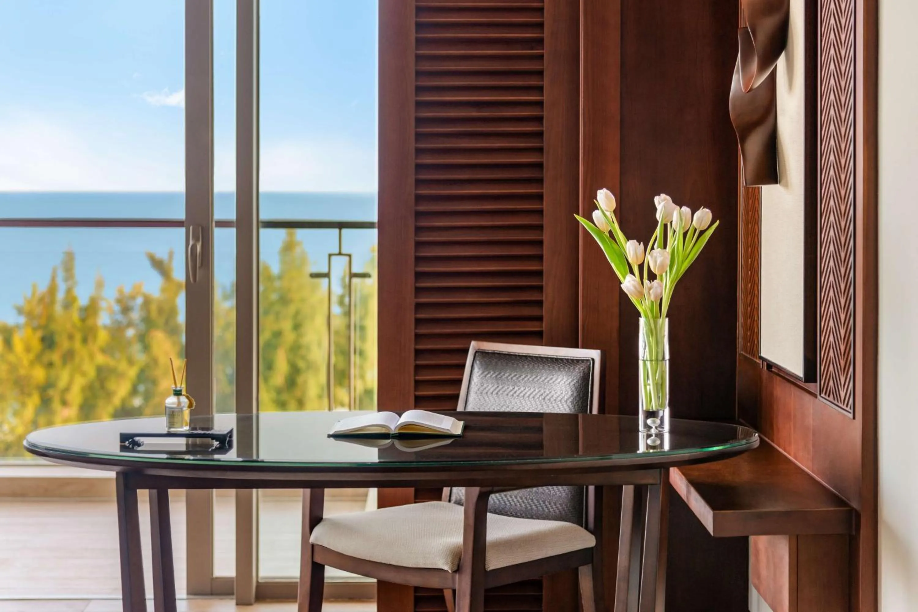 Photo of the whole room in Shangri-La Sanya