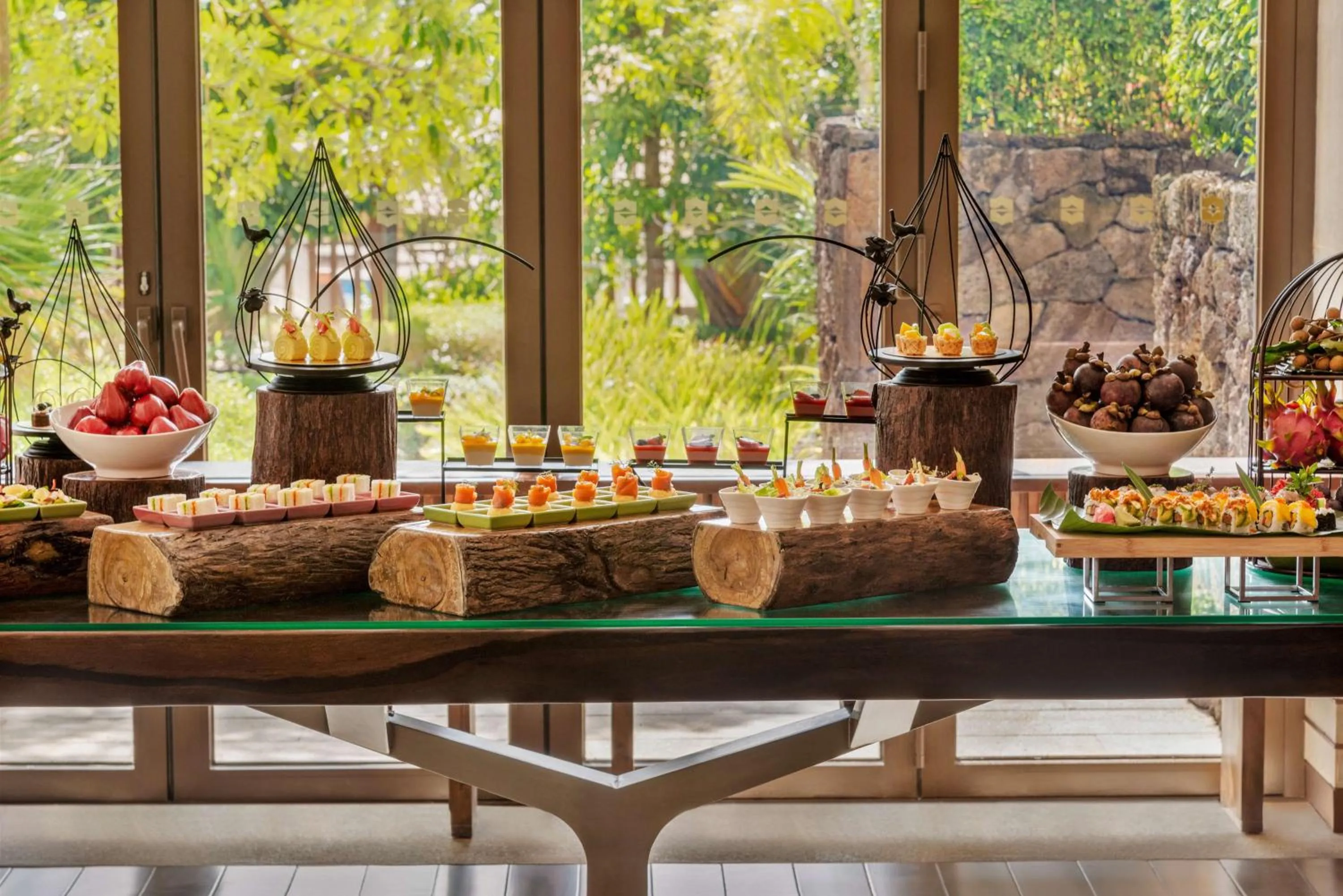 Lounge or bar in Shangri-La Sanya