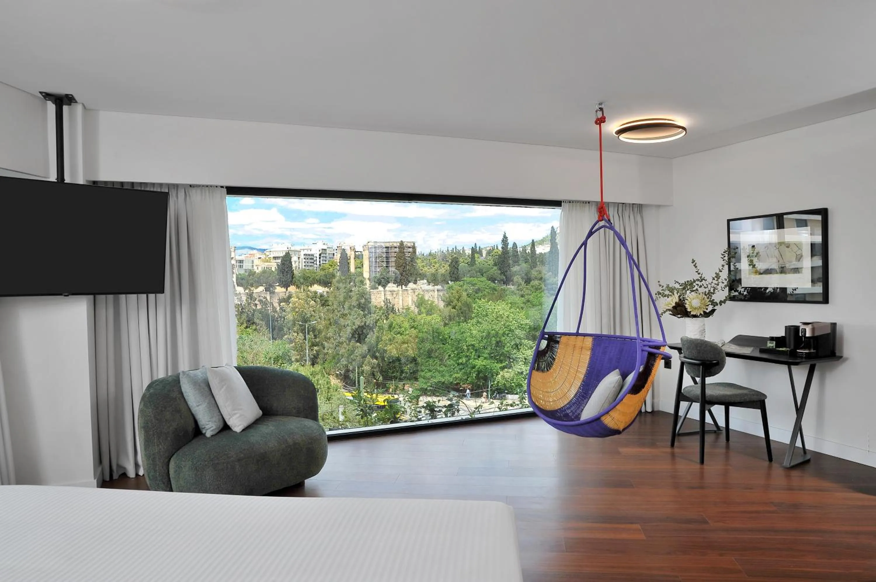 View (from property/room), Bed in The Athenaeum Luxury Hotel