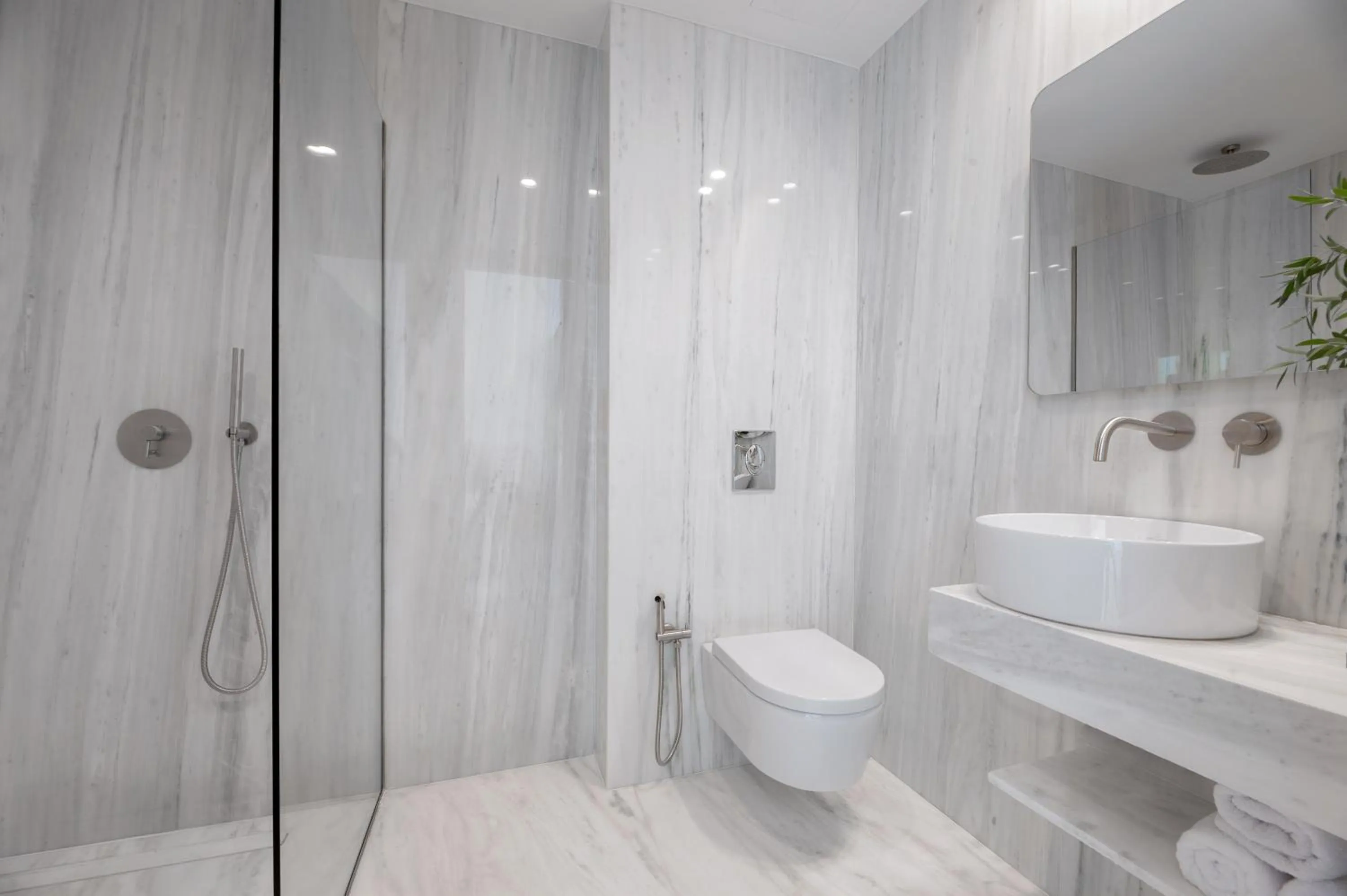 Shower in The Athenaeum Luxury Hotel