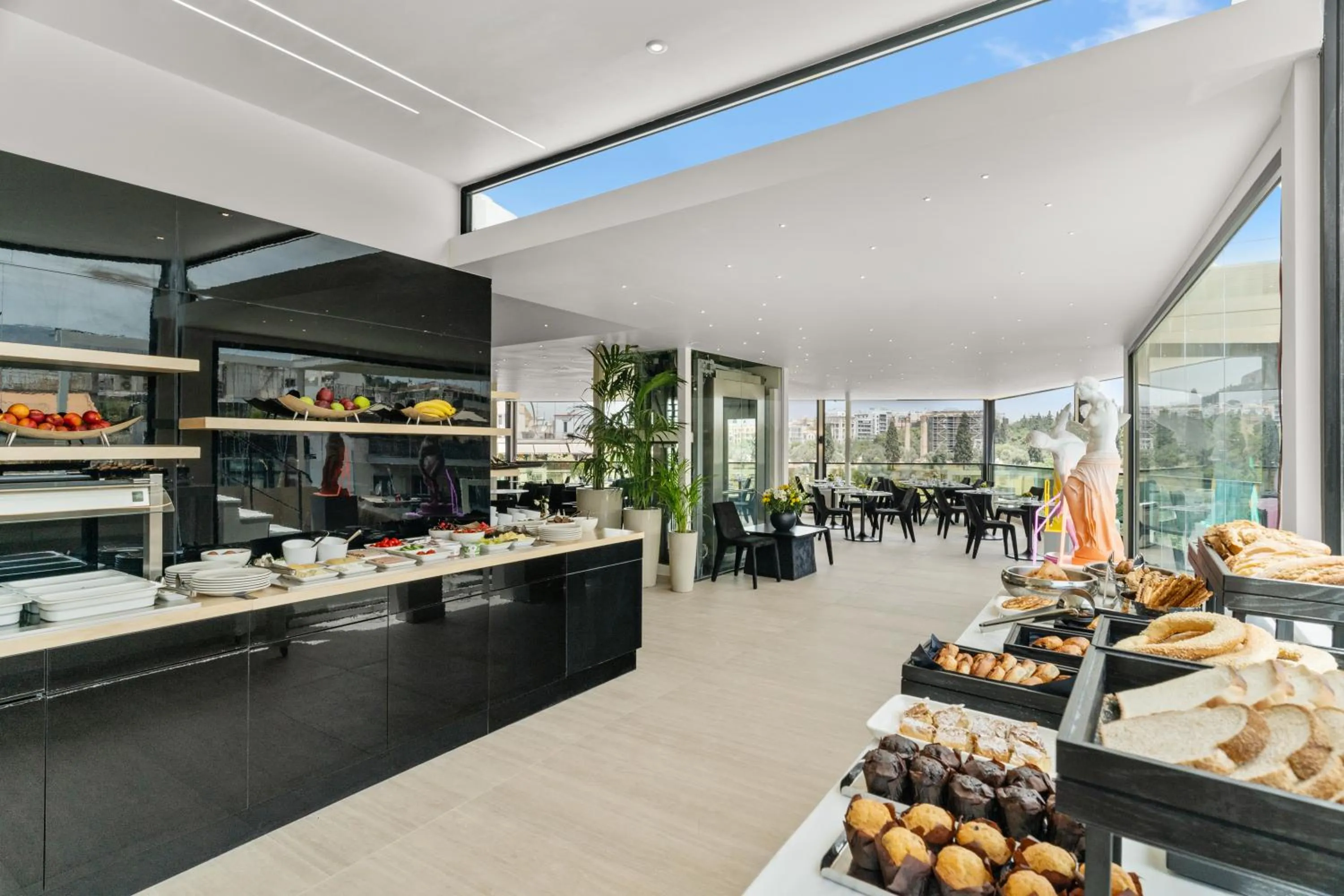 Restaurant/places to eat in The Athenaeum Luxury Hotel