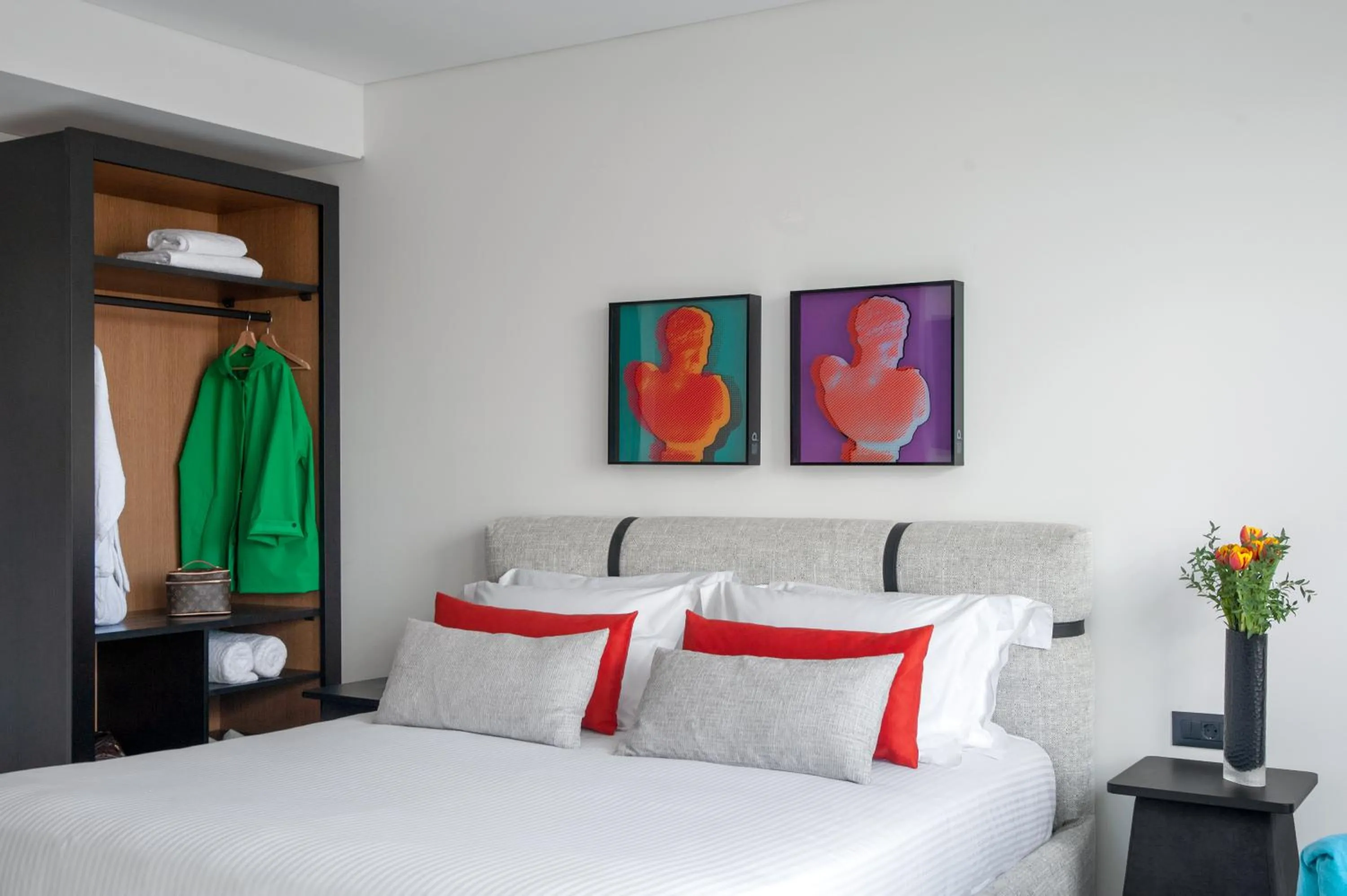 Bed in The Athenaeum Luxury Hotel