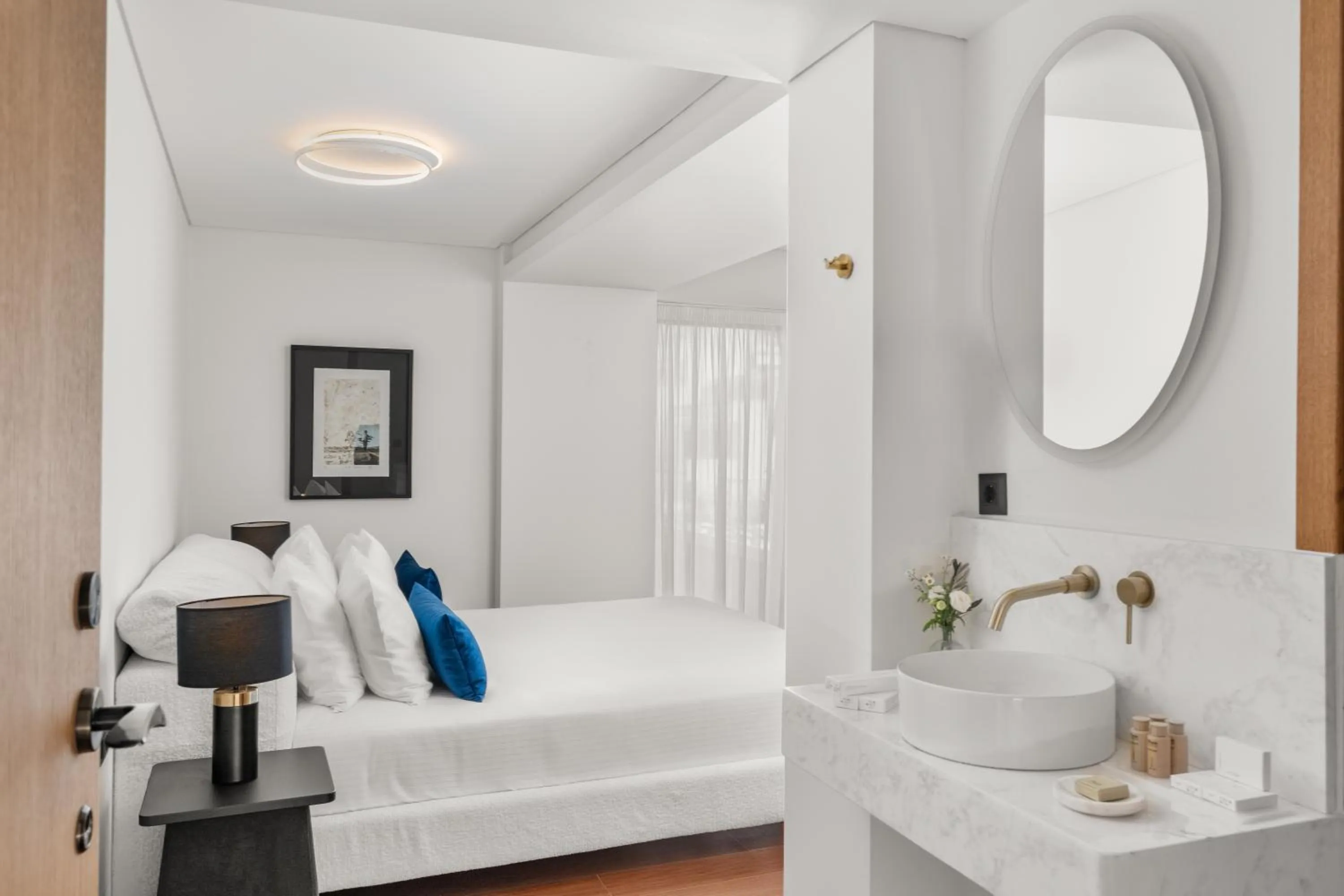 Bedroom, Bed in The Athenaeum Luxury Hotel