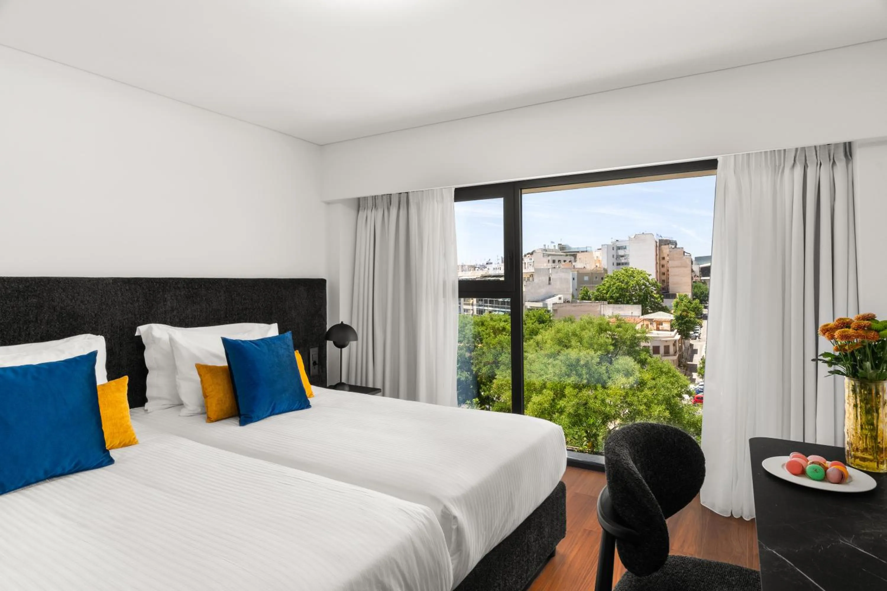 Bed in The Athenaeum Luxury Hotel