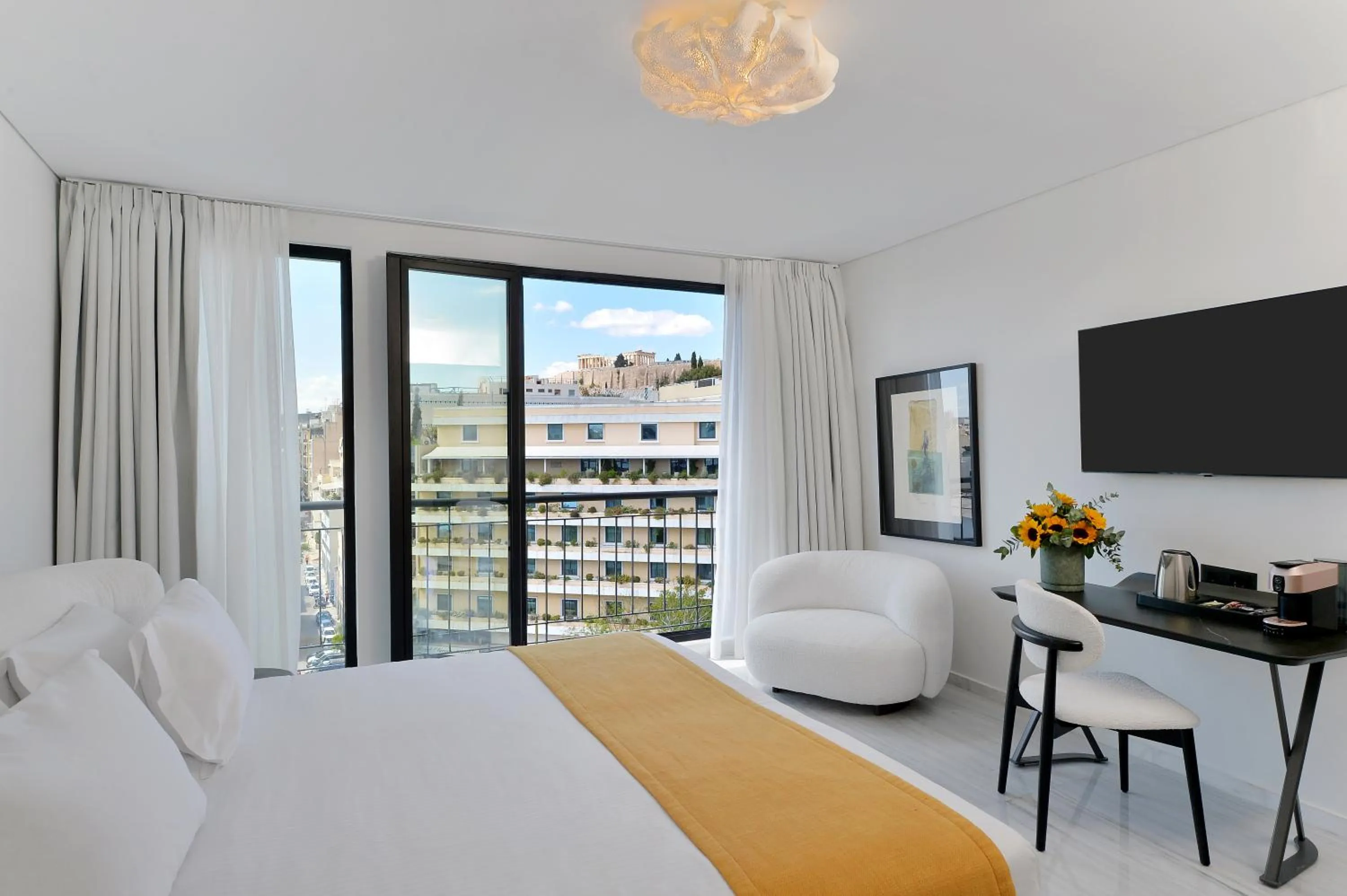 Bed in The Athenaeum Luxury Hotel