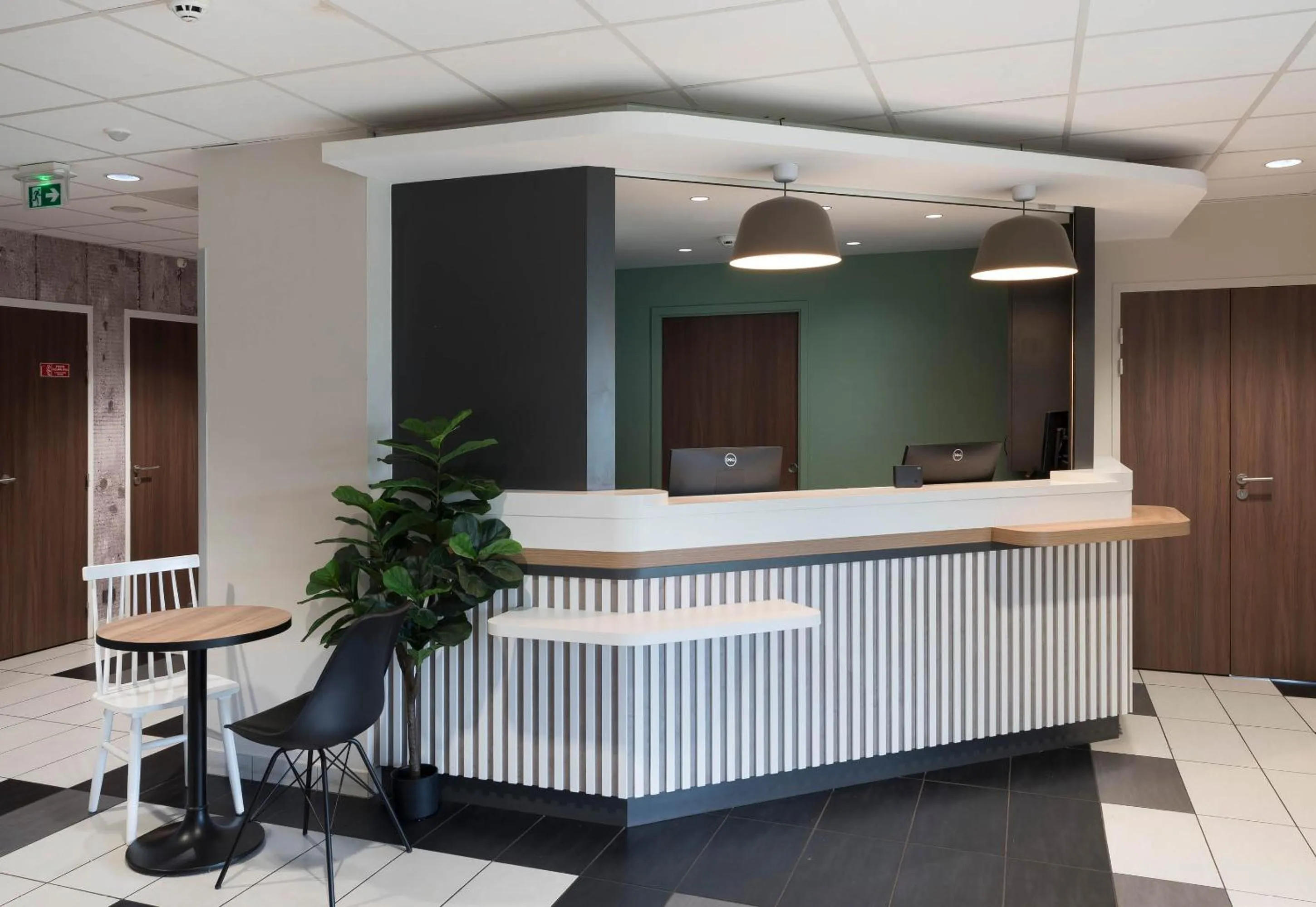 Lobby or reception in B&B HOTEL Laval Ouest