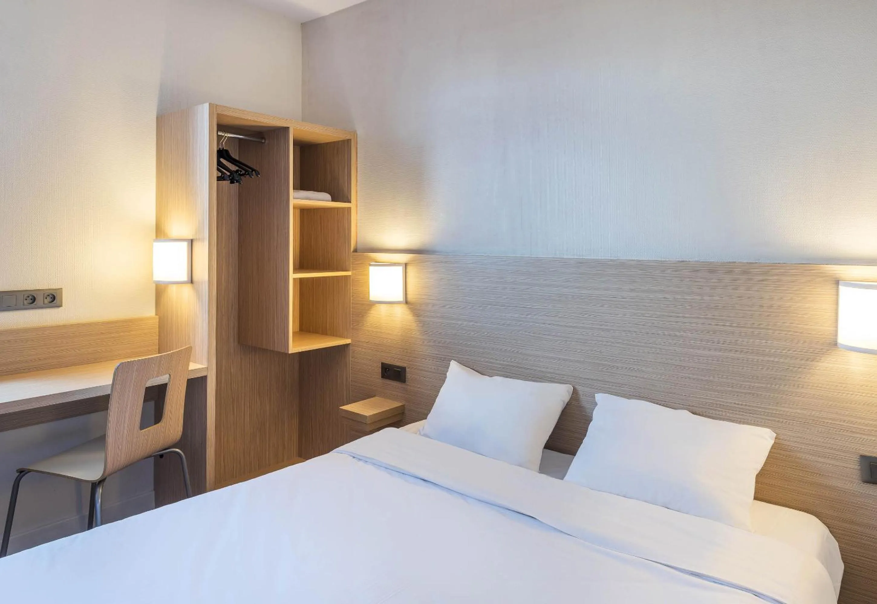 Bedroom, Bed in B&B HOTEL Laval Ouest