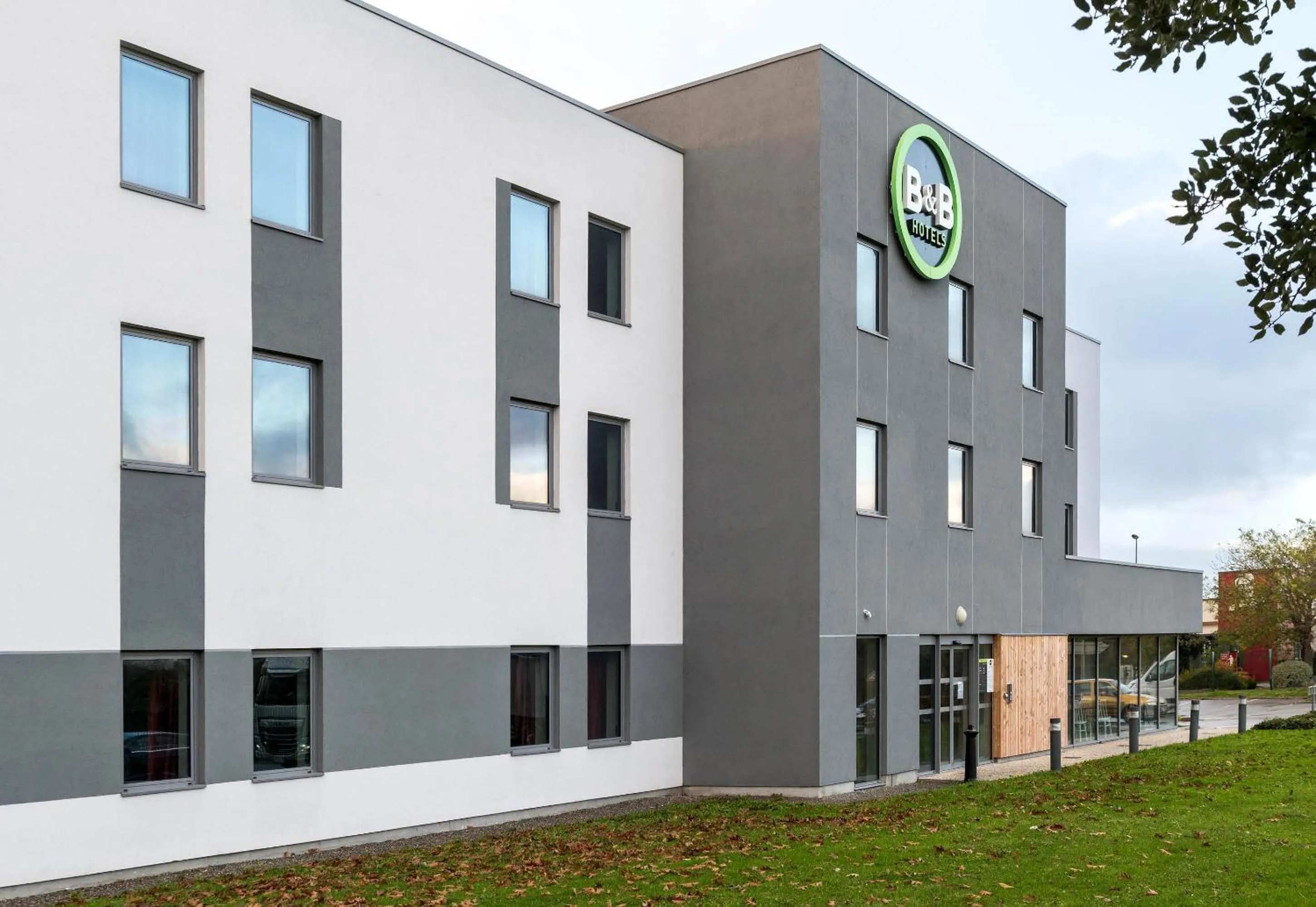 Property building in B&B HOTEL Laval Ouest