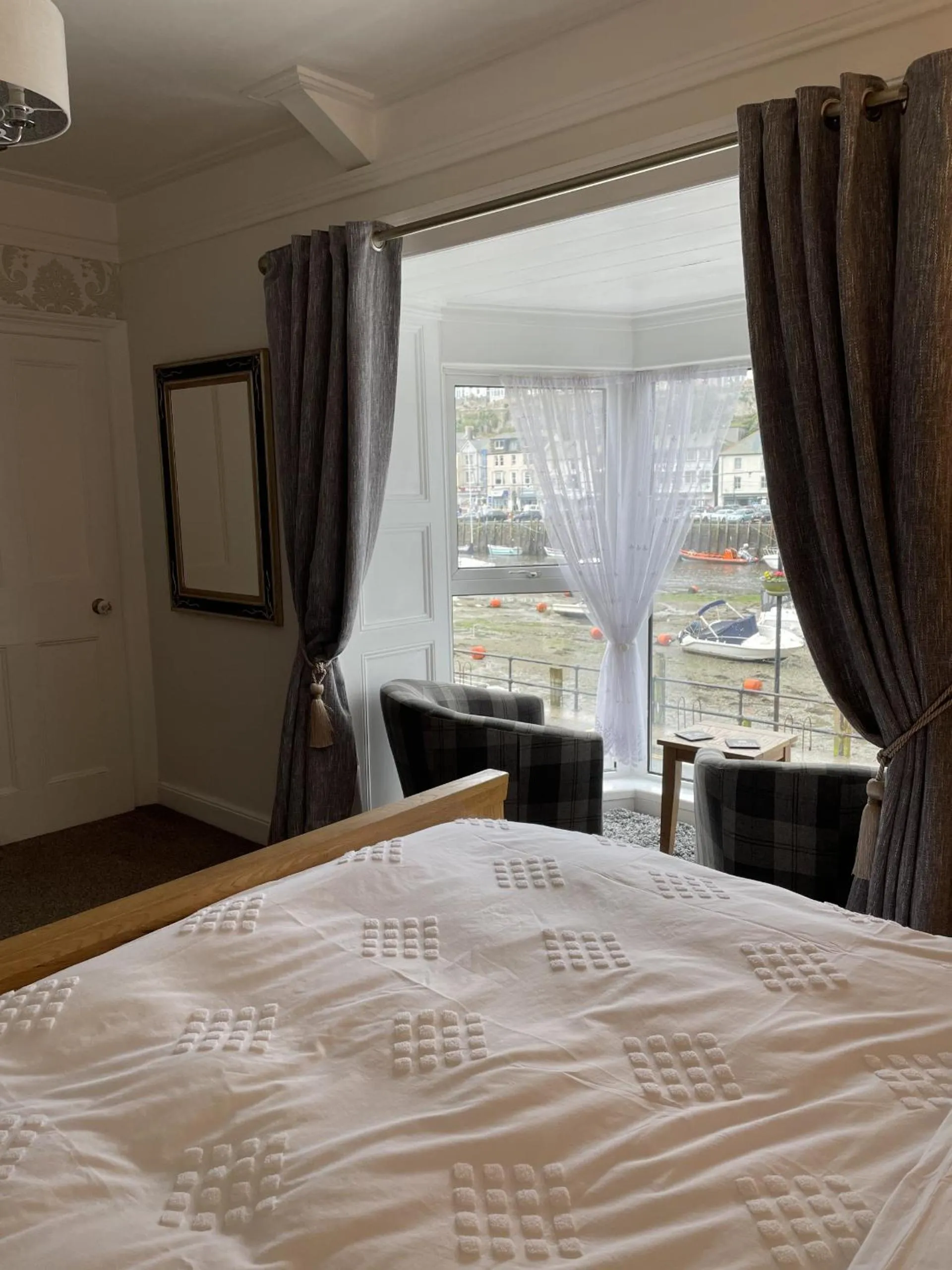 Bedroom, Bed in Little Mainstone Guest House