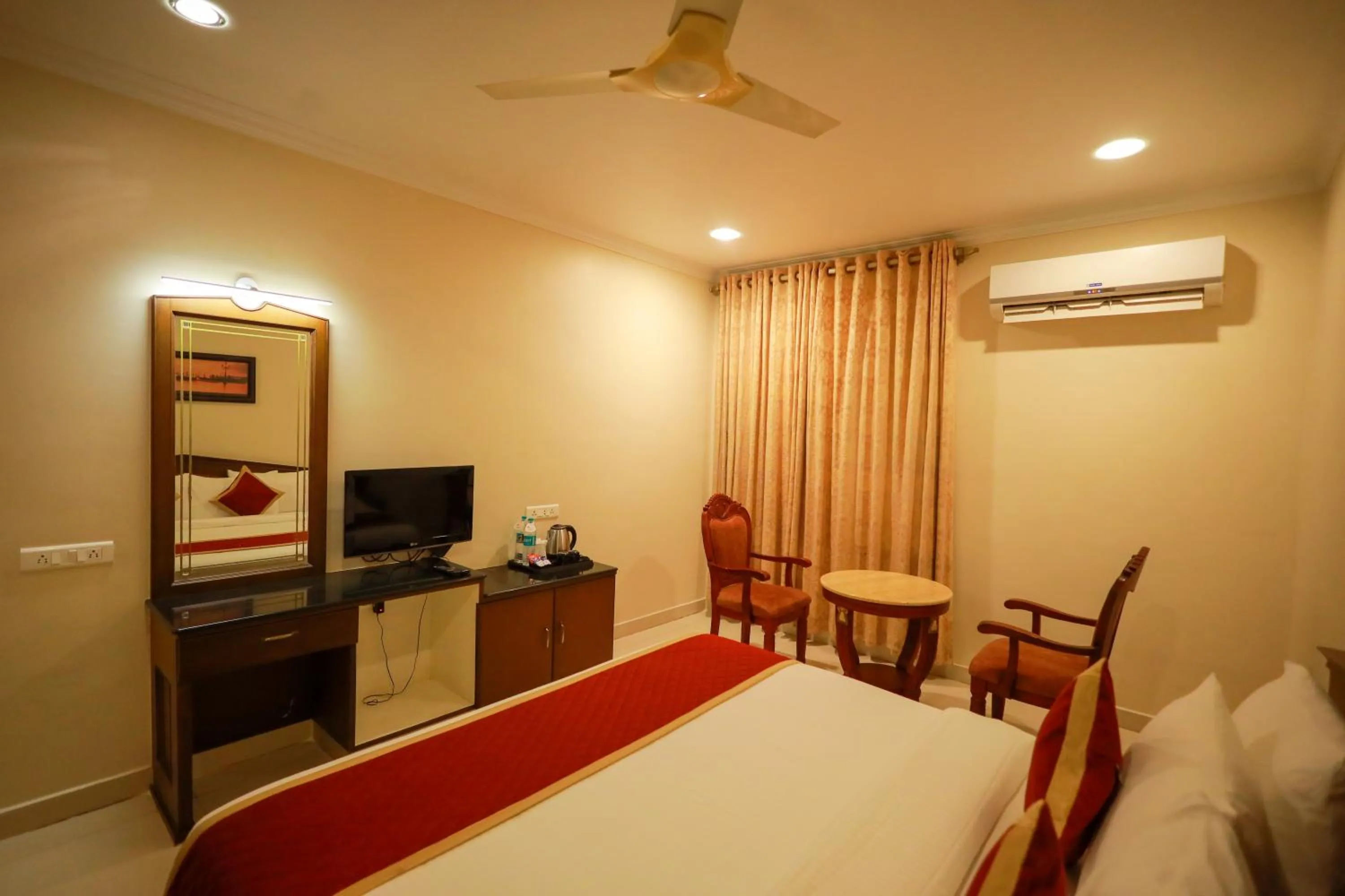 Bedroom, Bed in THE SEASHORE HOTEL