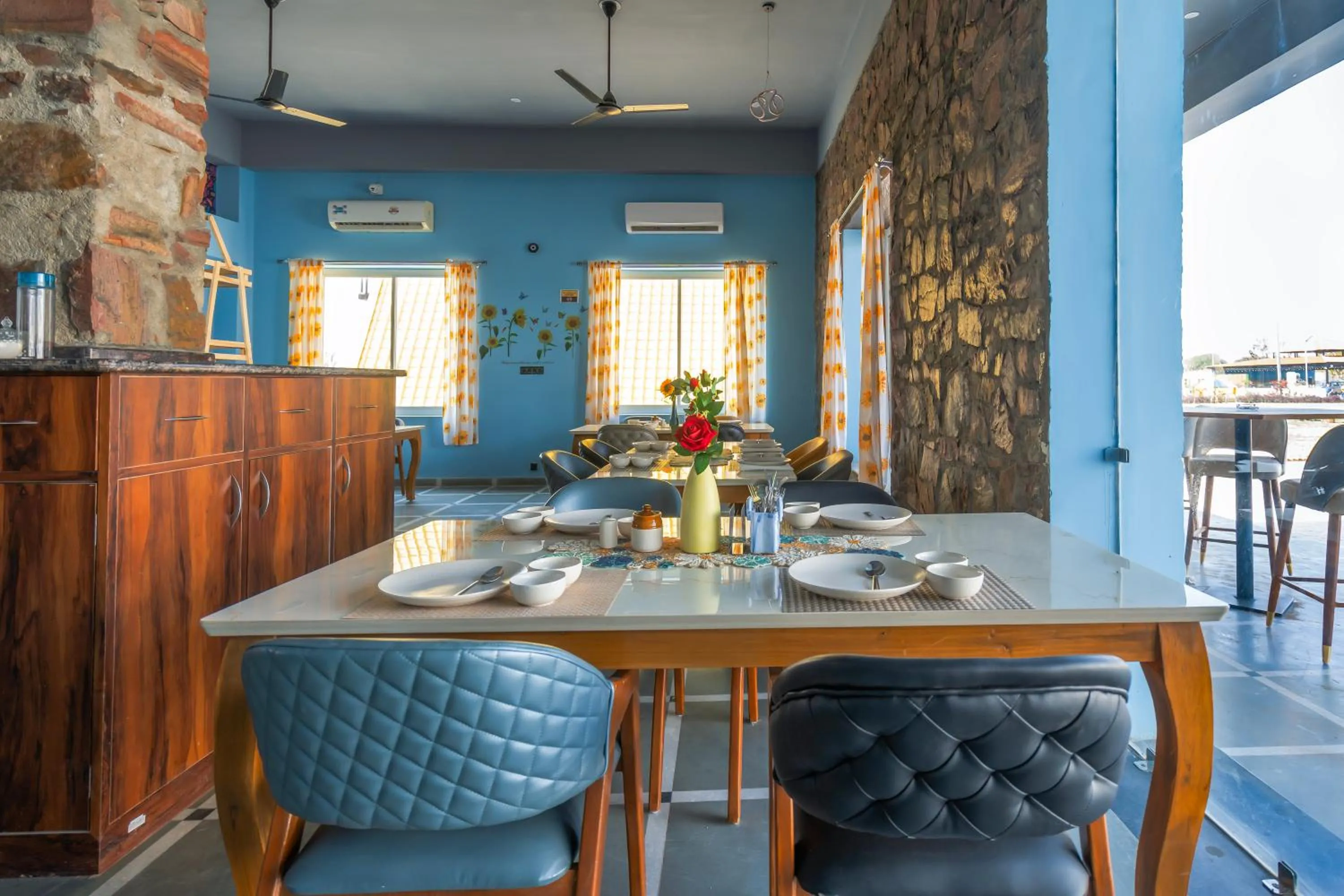 Restaurant/places to eat in Sunflower Saga