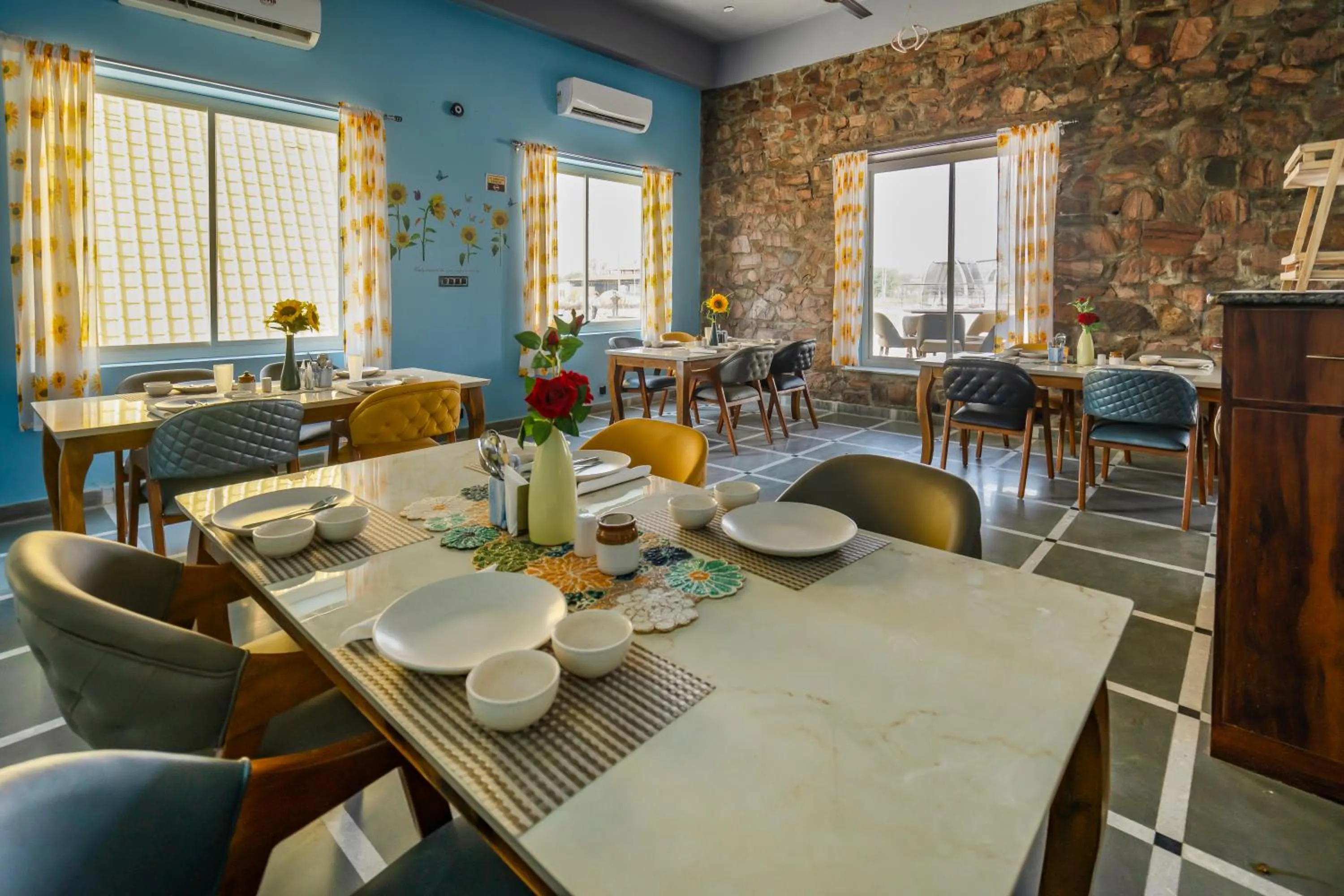 Restaurant/places to eat in Sunflower Saga