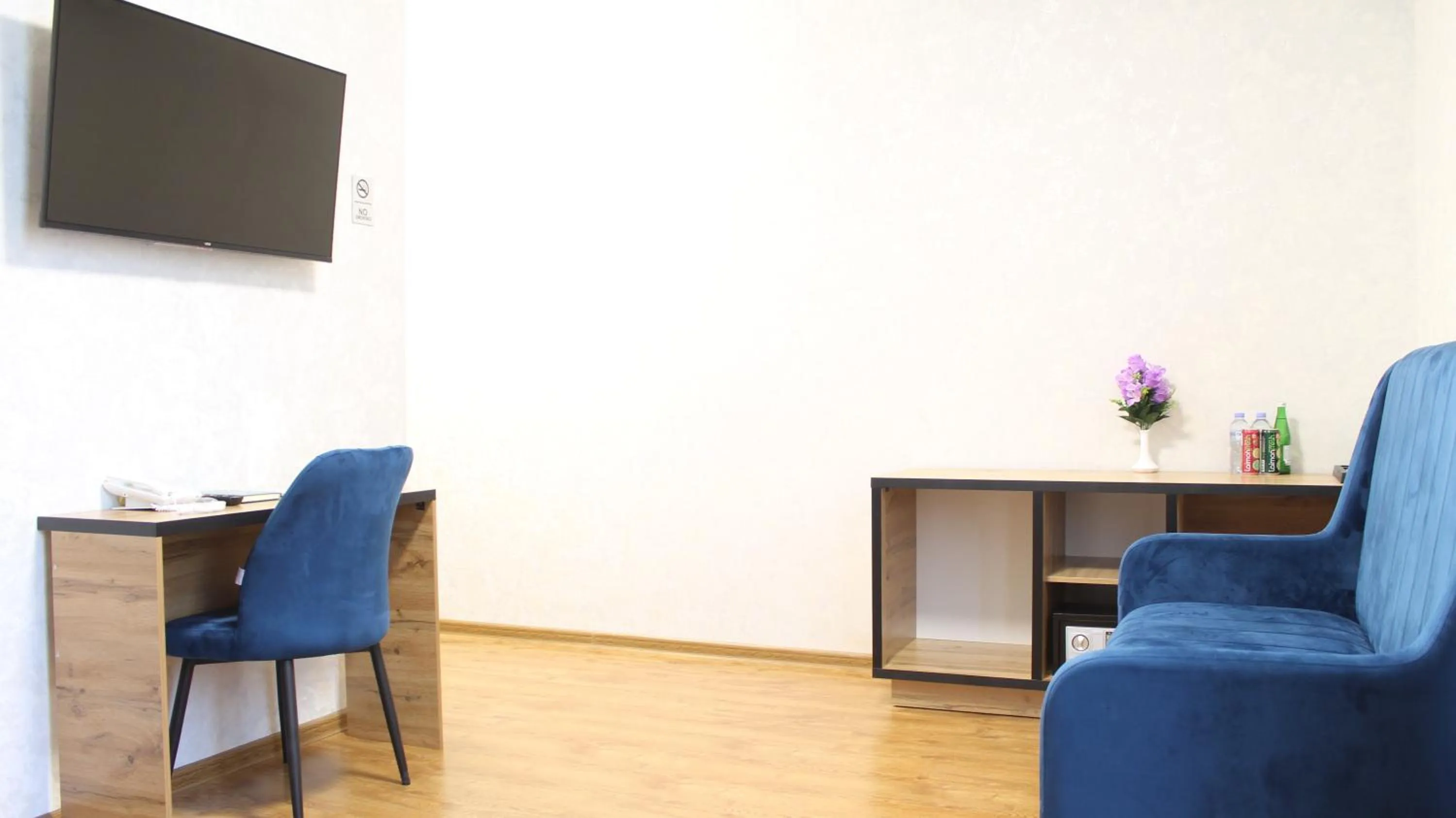 TV and multimedia in Grand Shosh Hotel