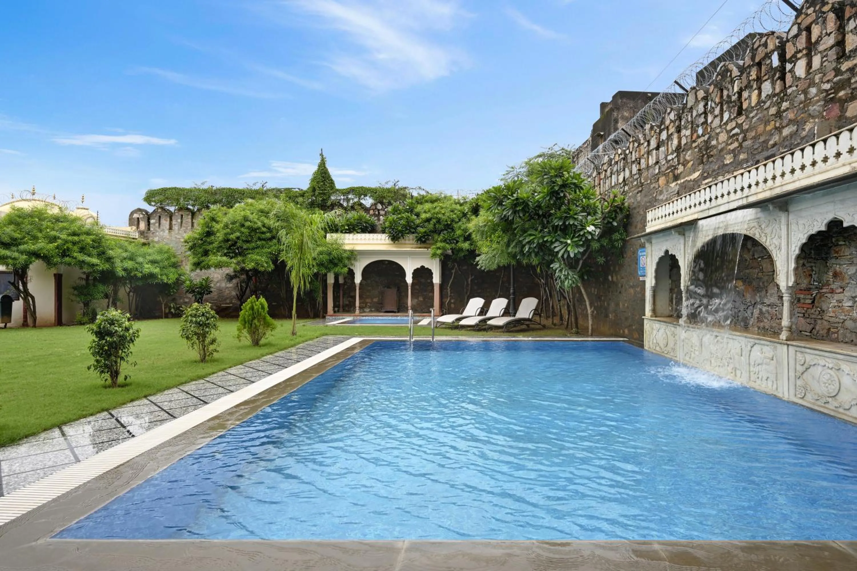 Pool view in Shahpura Haveli