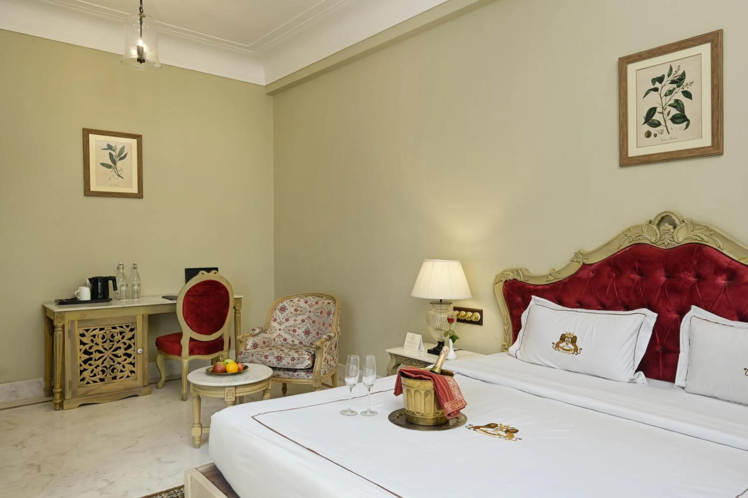 Bedroom, Bed in Shahpura Haveli