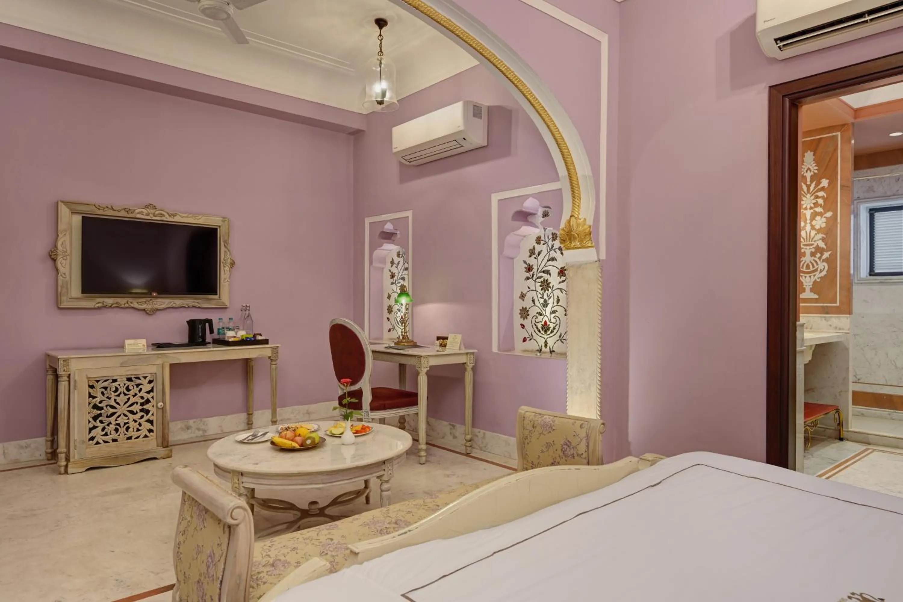 Bedroom, Bed in Shahpura Haveli
