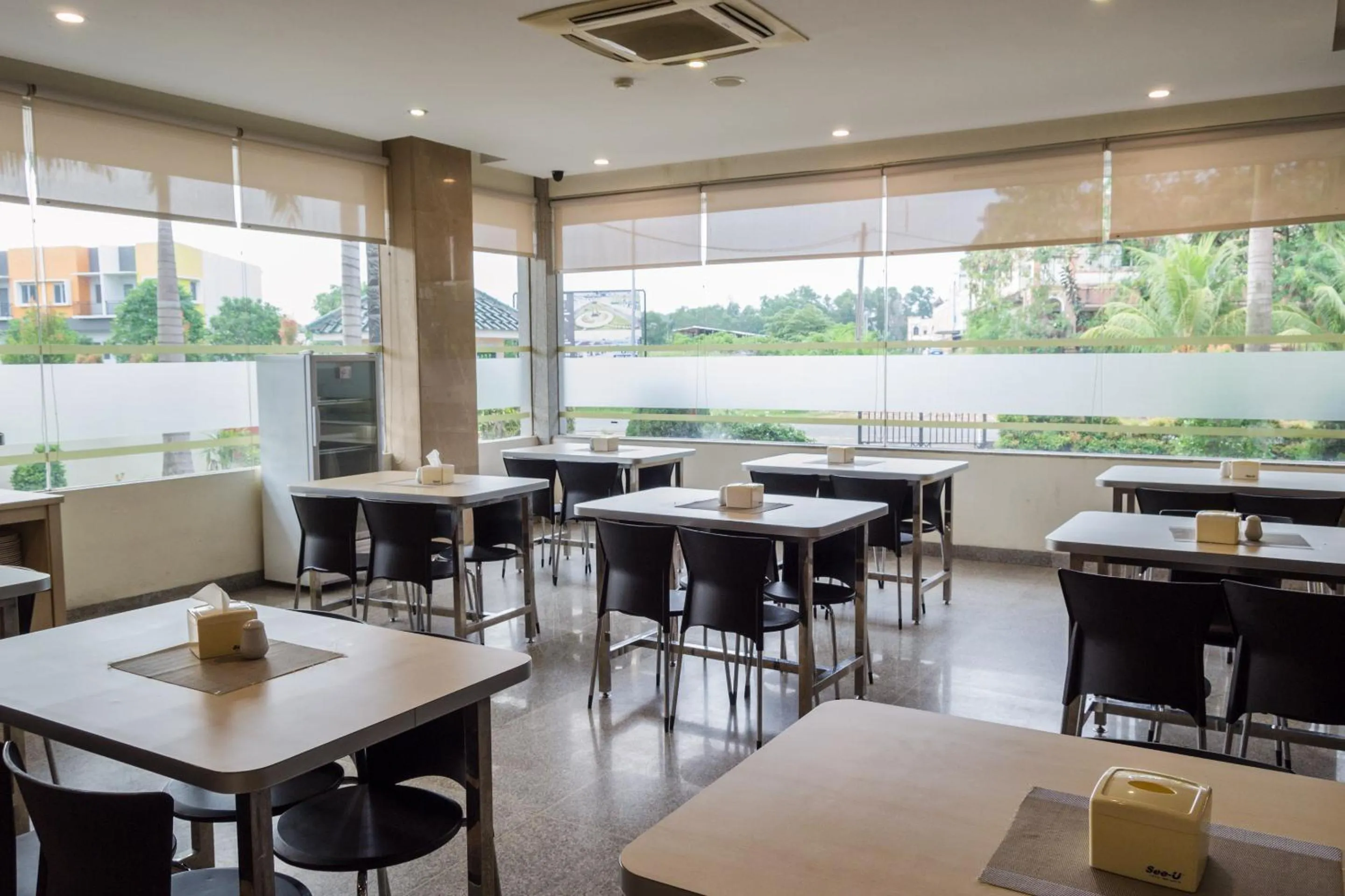 Restaurant/places to eat in Aviari Hotel