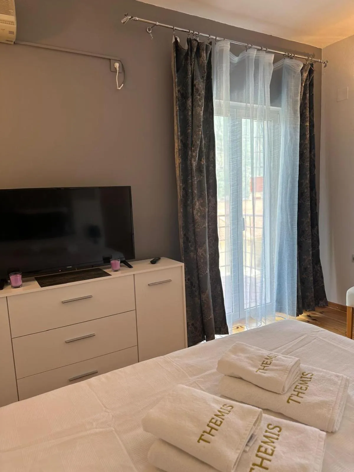 Photo of the whole room in Themis Apartment