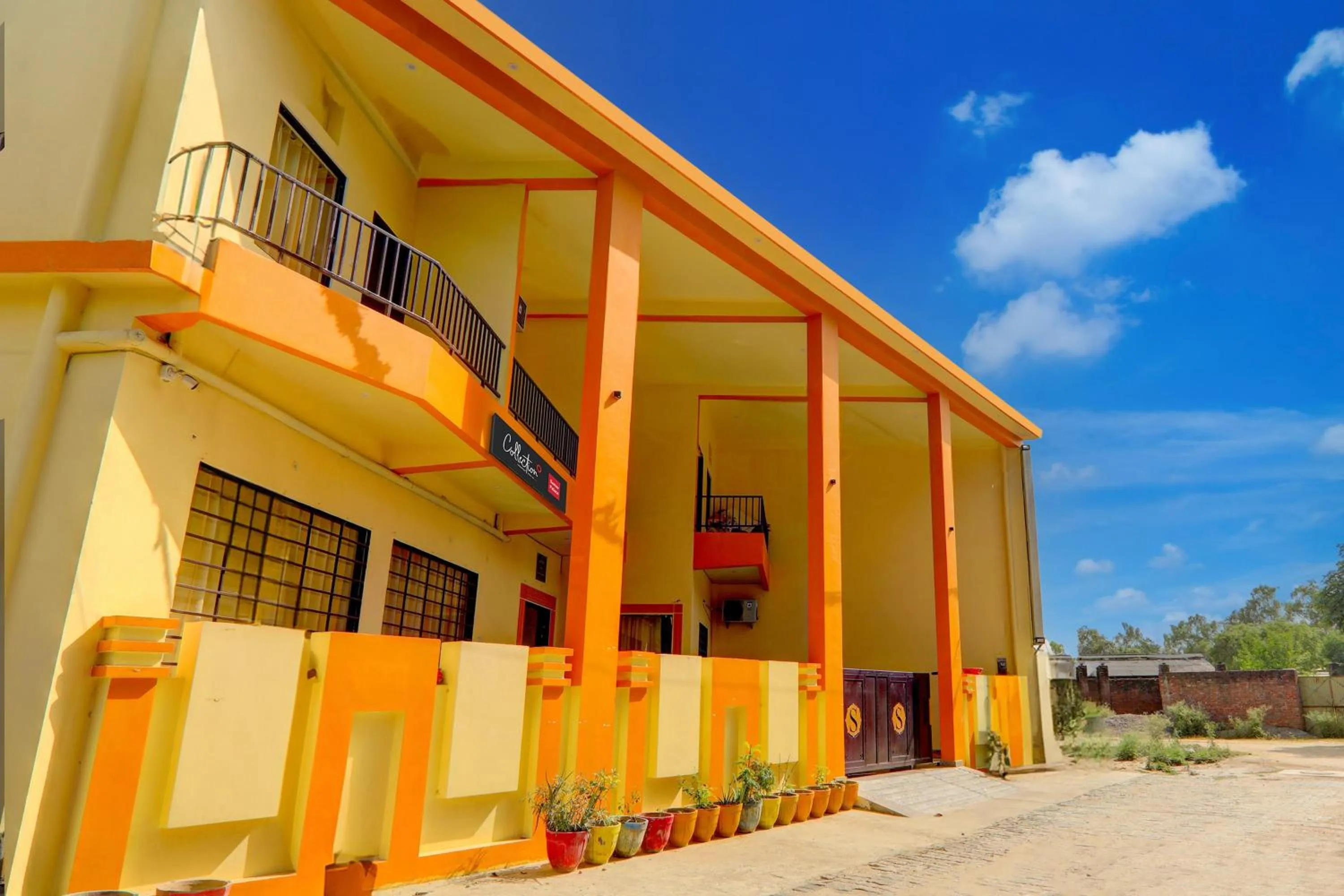 Facade/entrance in Hotel O Samar palace