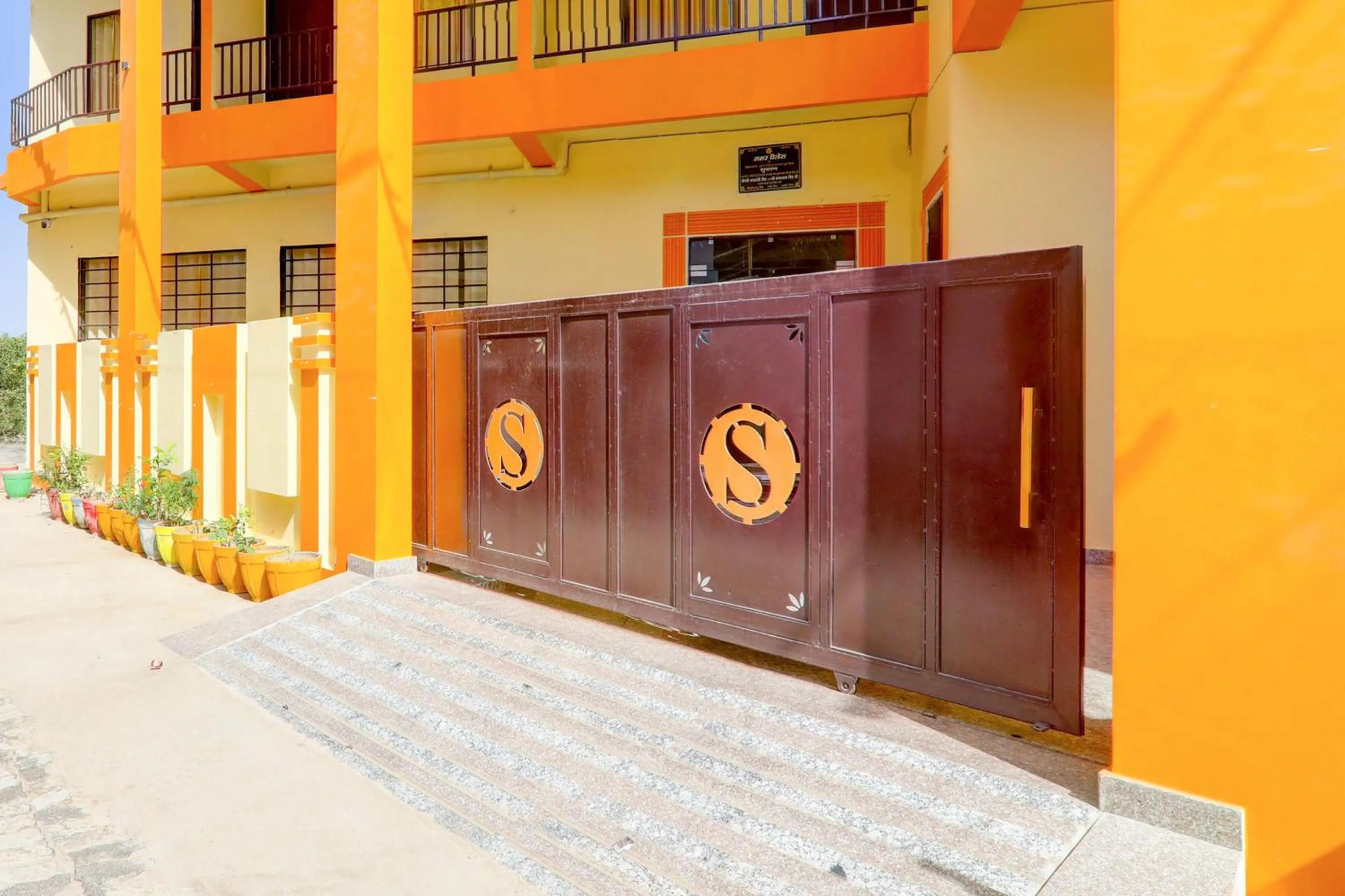 Facade/entrance in Hotel O Samar palace