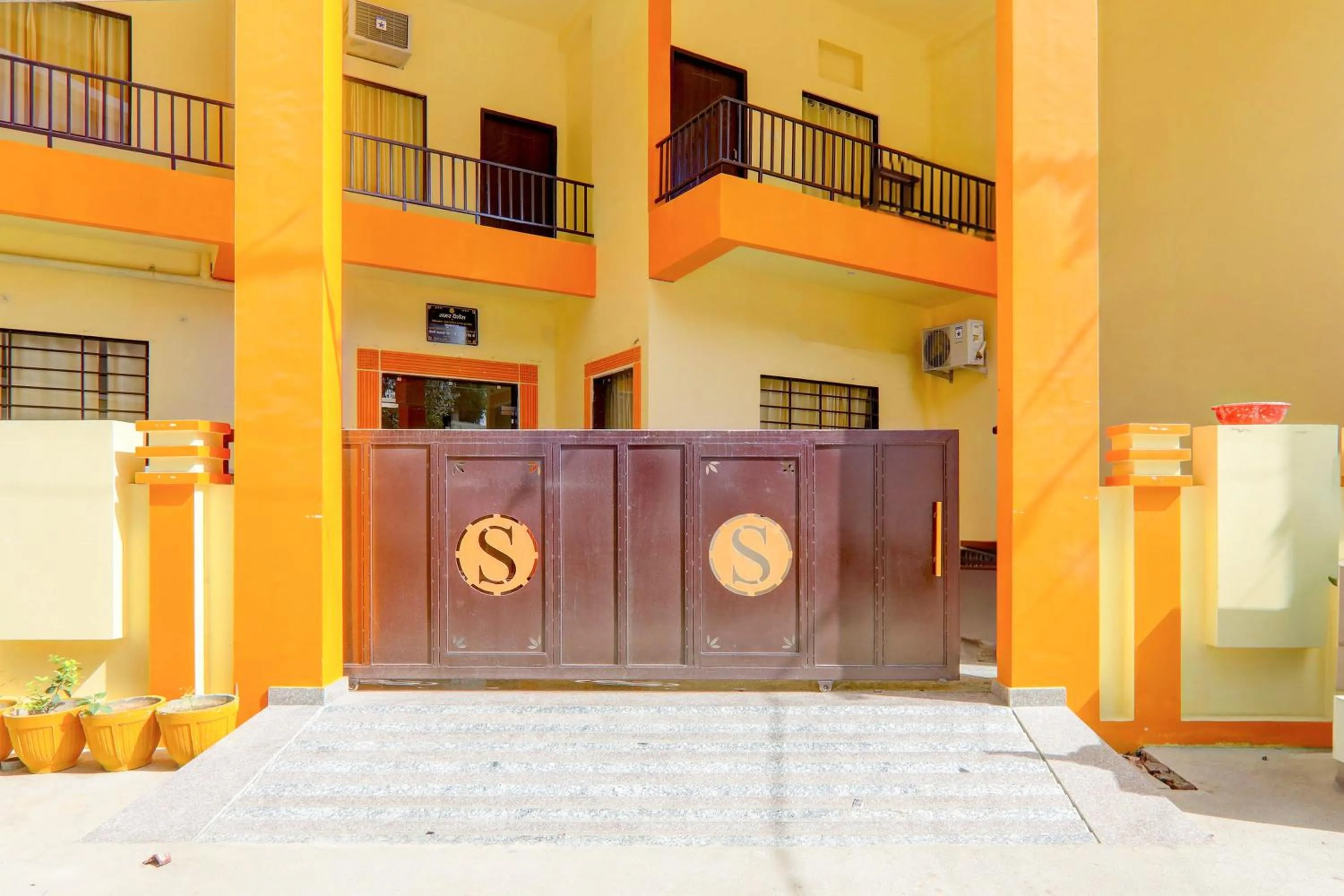 Facade/entrance in Hotel O Samar palace
