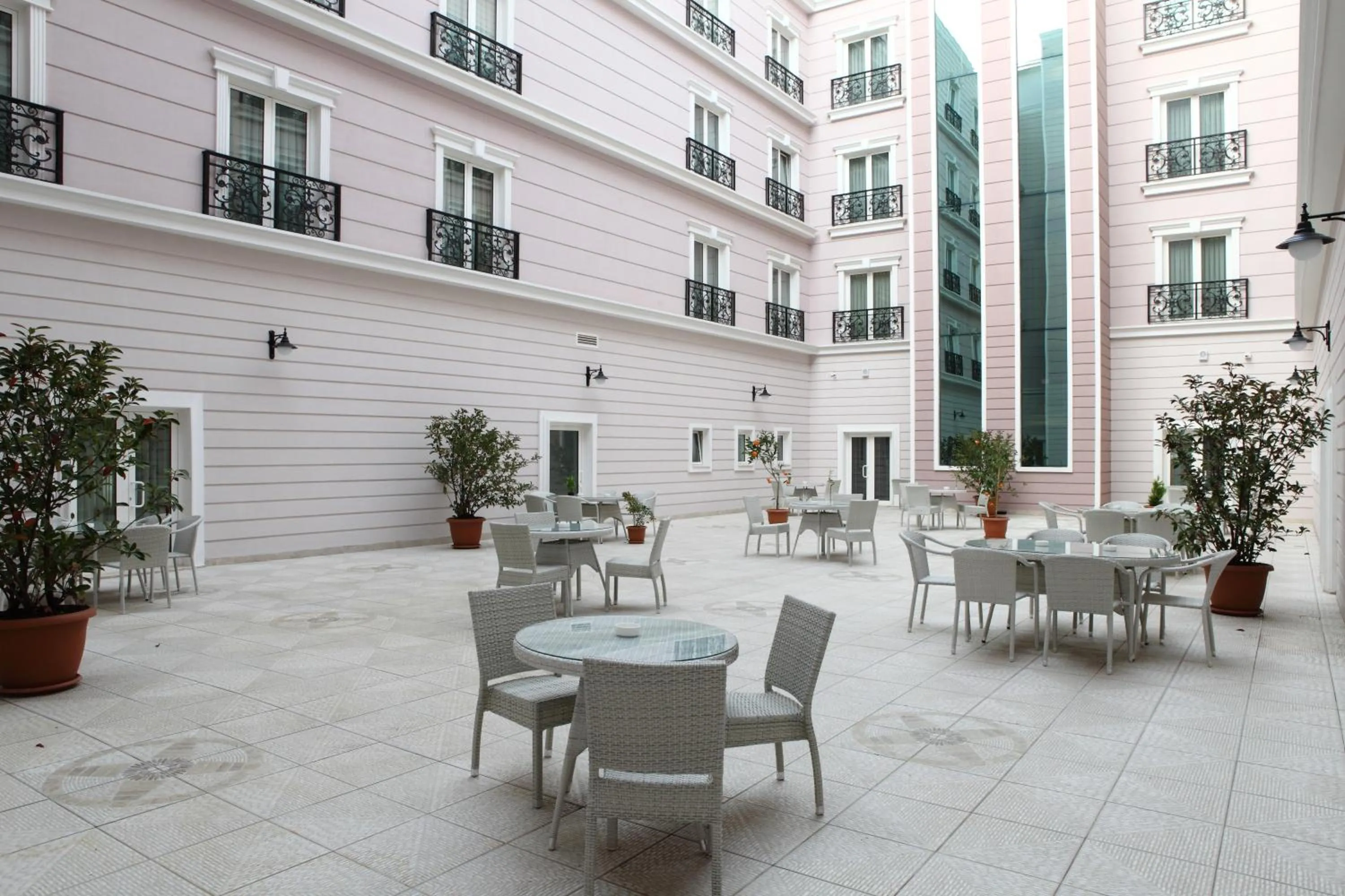 Garden in Luxor Garden Hotel