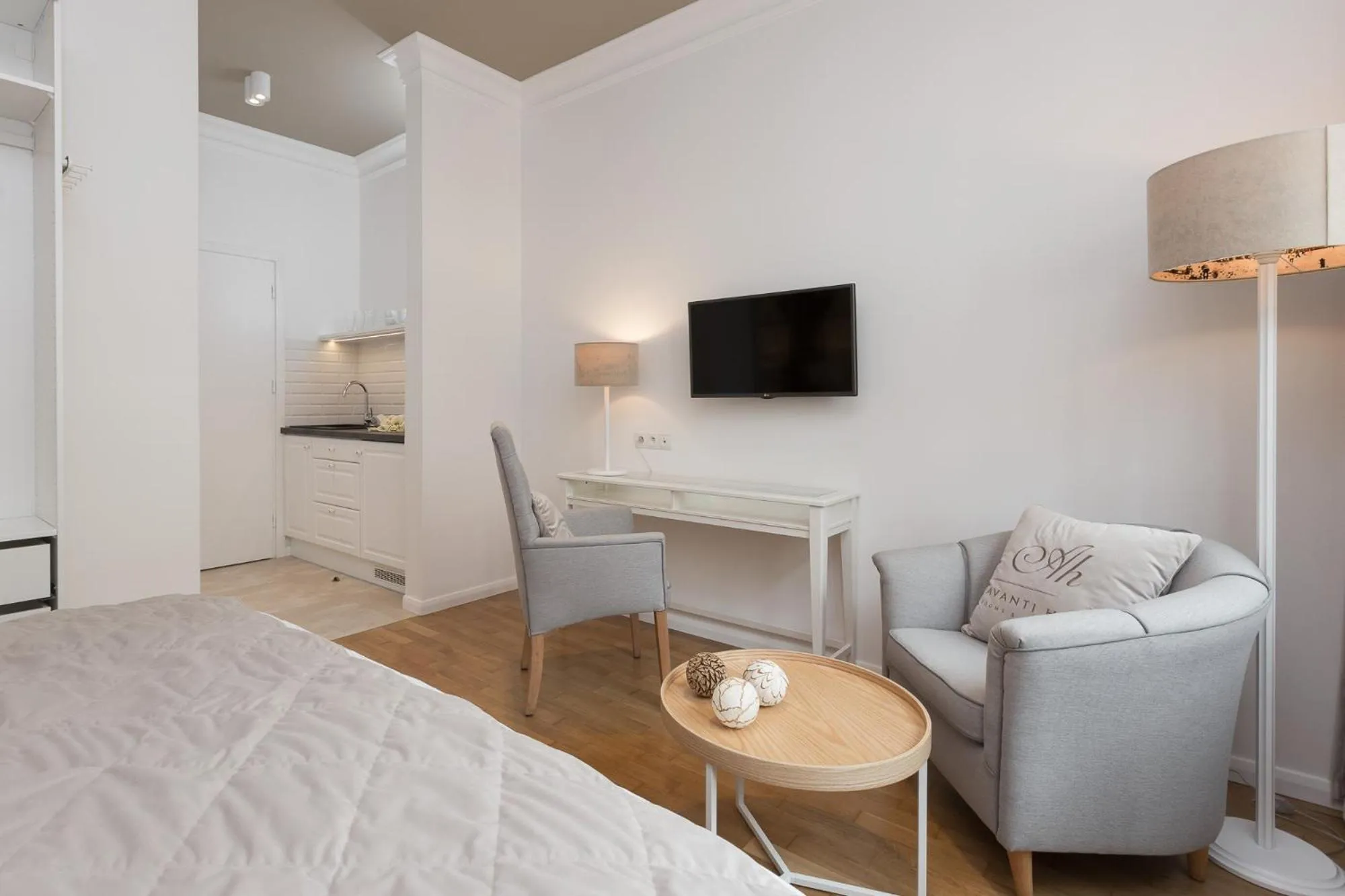 Photo of the whole room, Bed in AVANTI Home