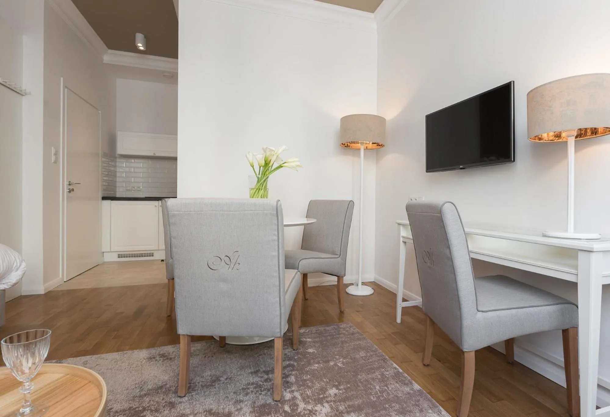 Photo of the whole room in AVANTI Home