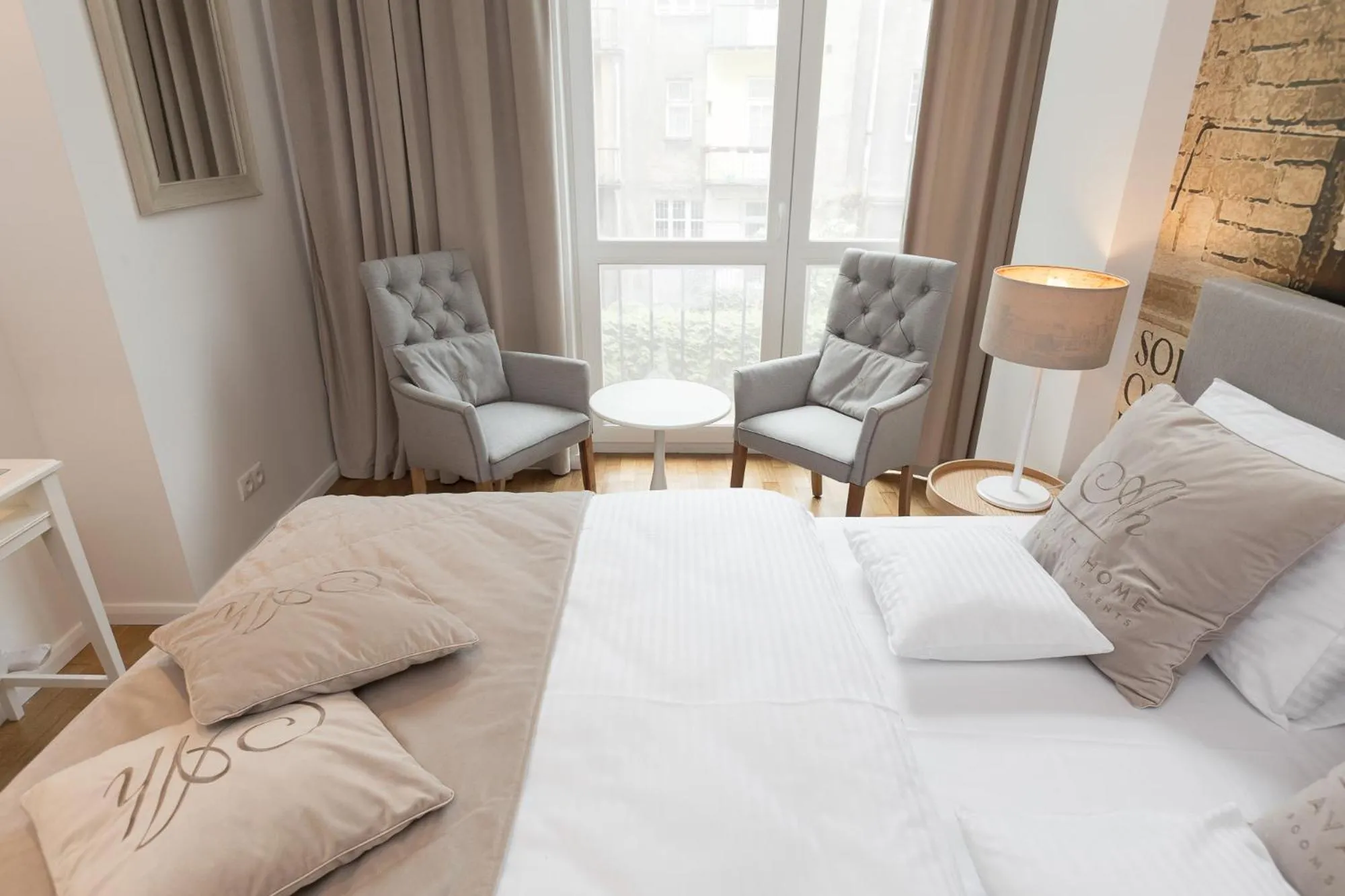 Photo of the whole room, Bed in AVANTI Home