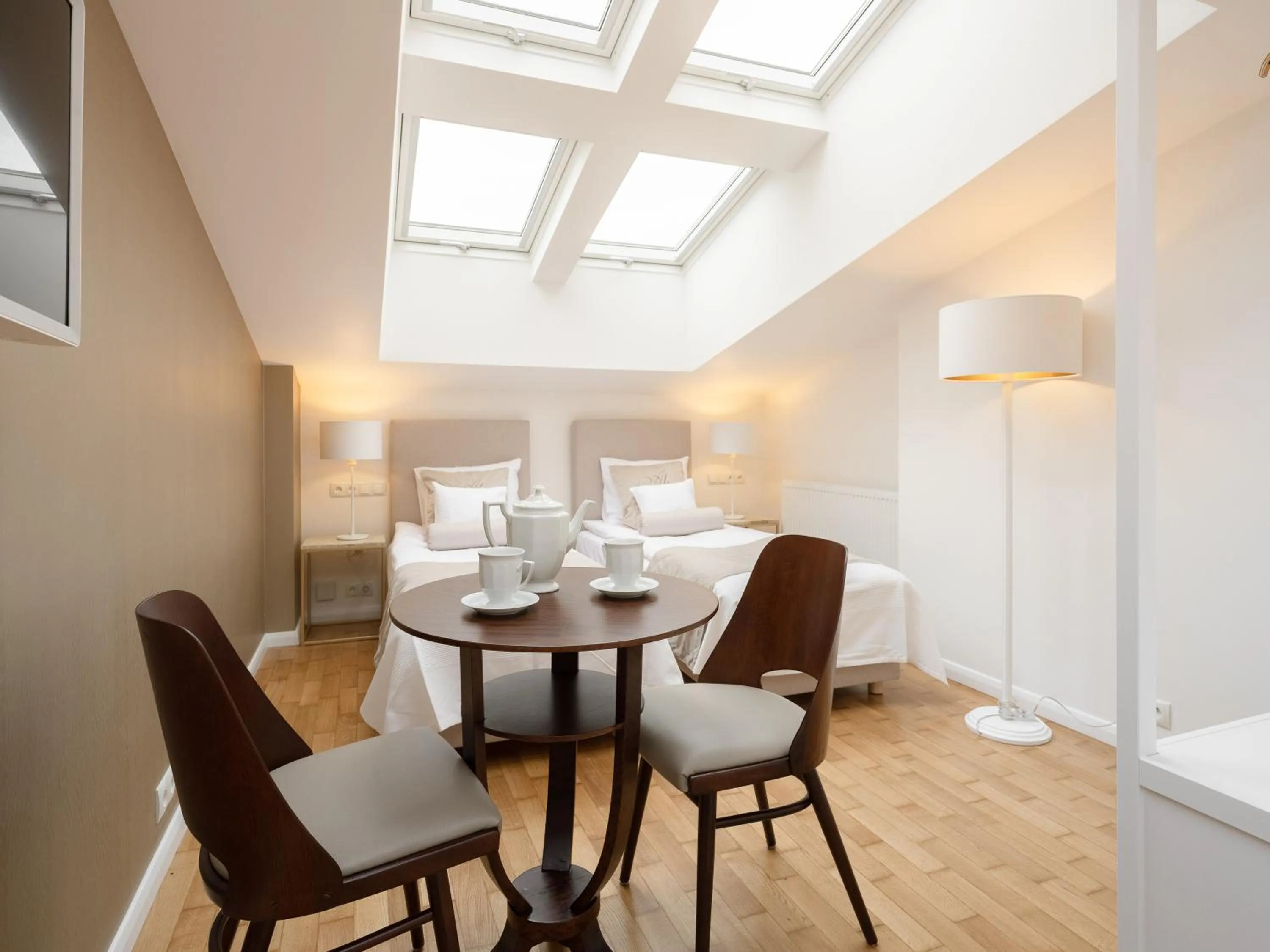 Photo of the whole room in AVANTI Home