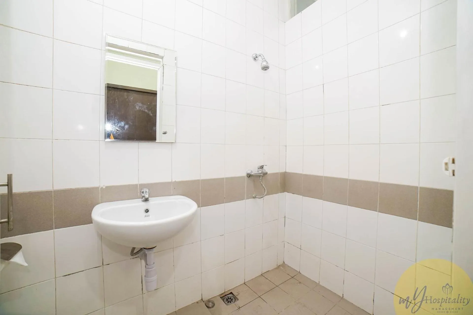 Shower in Fortuna Hotel & Residence by My Hospitality