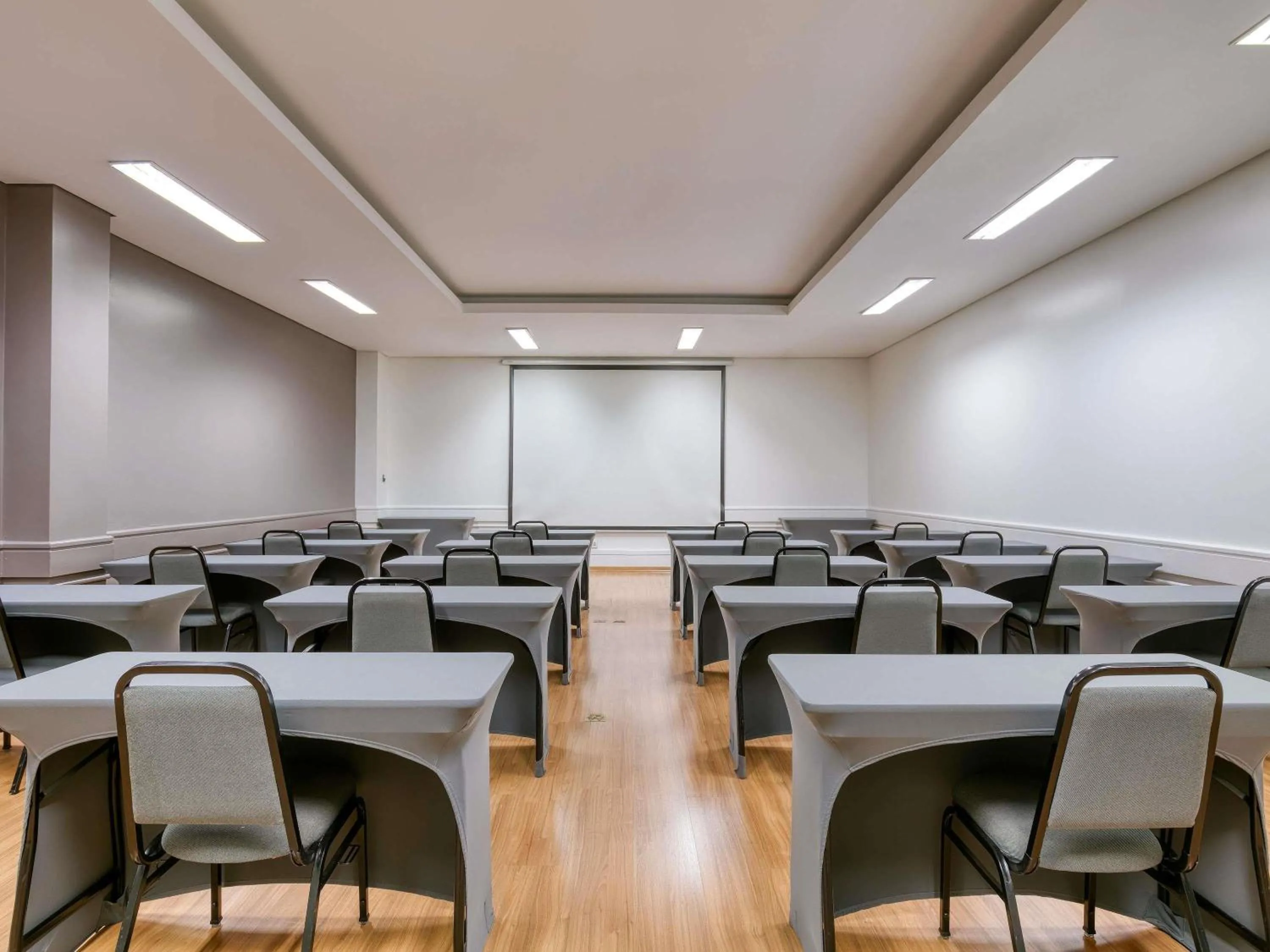Meeting/conference room in Mercure Belo Horizonte Vila da Serra