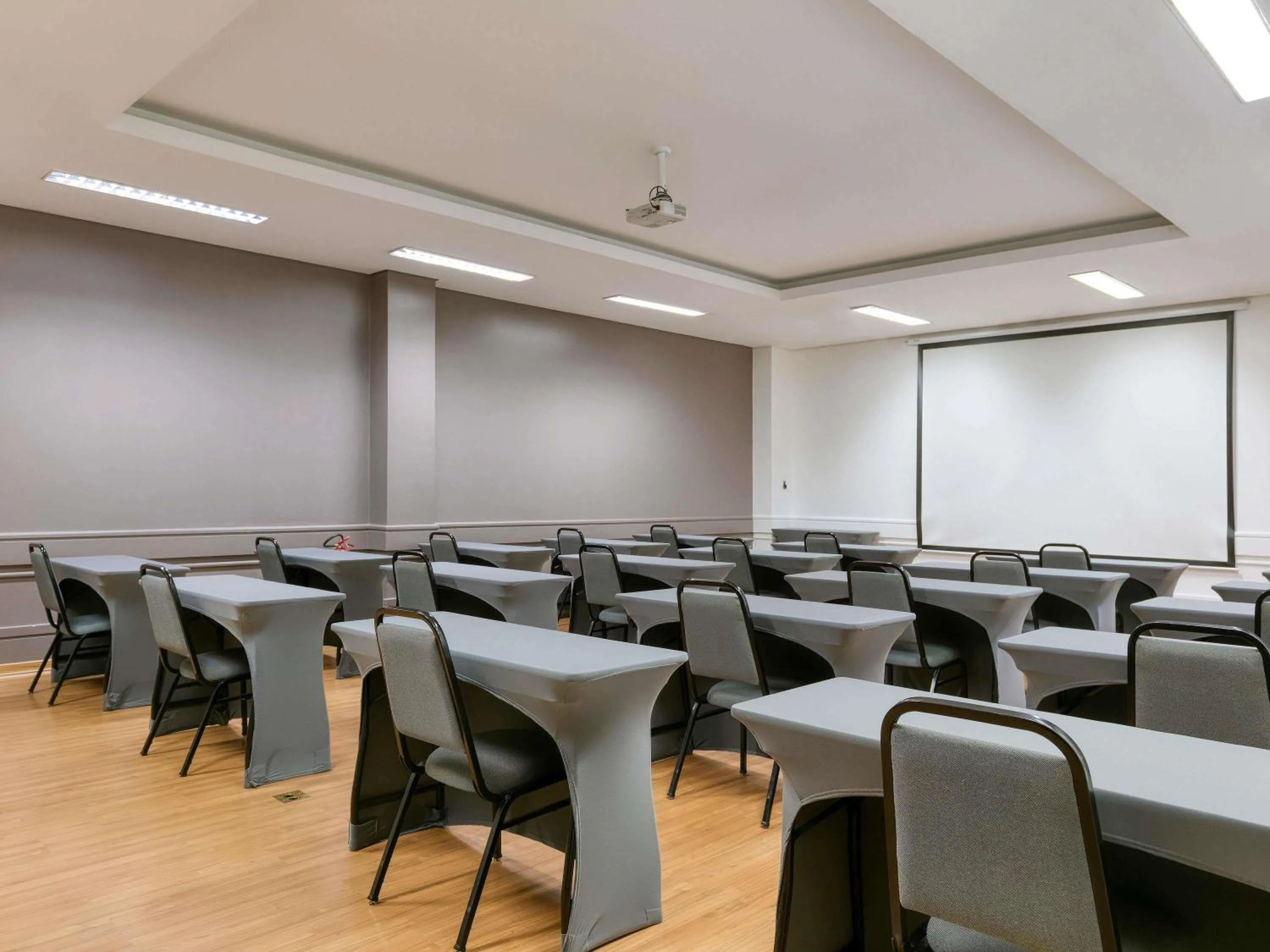 Meeting/conference room in Mercure Belo Horizonte Vila da Serra