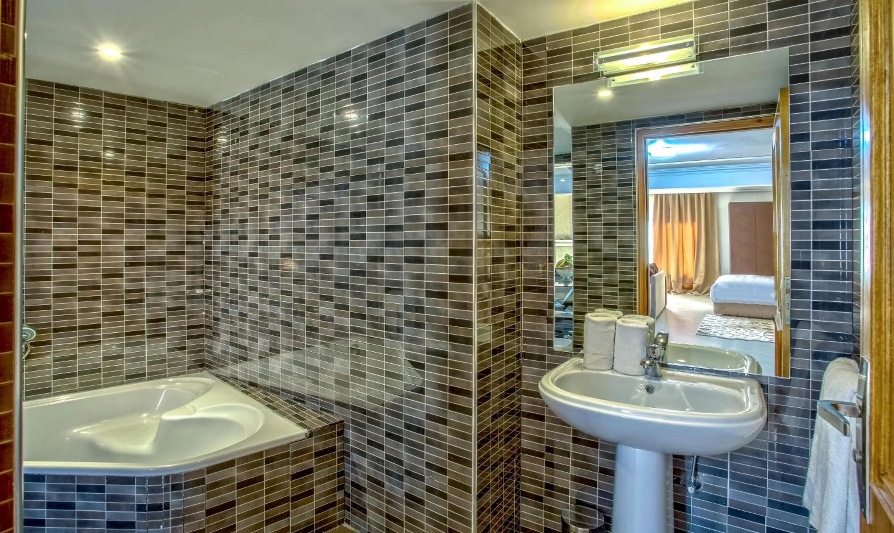 Bathroom in Yaad City Hotel