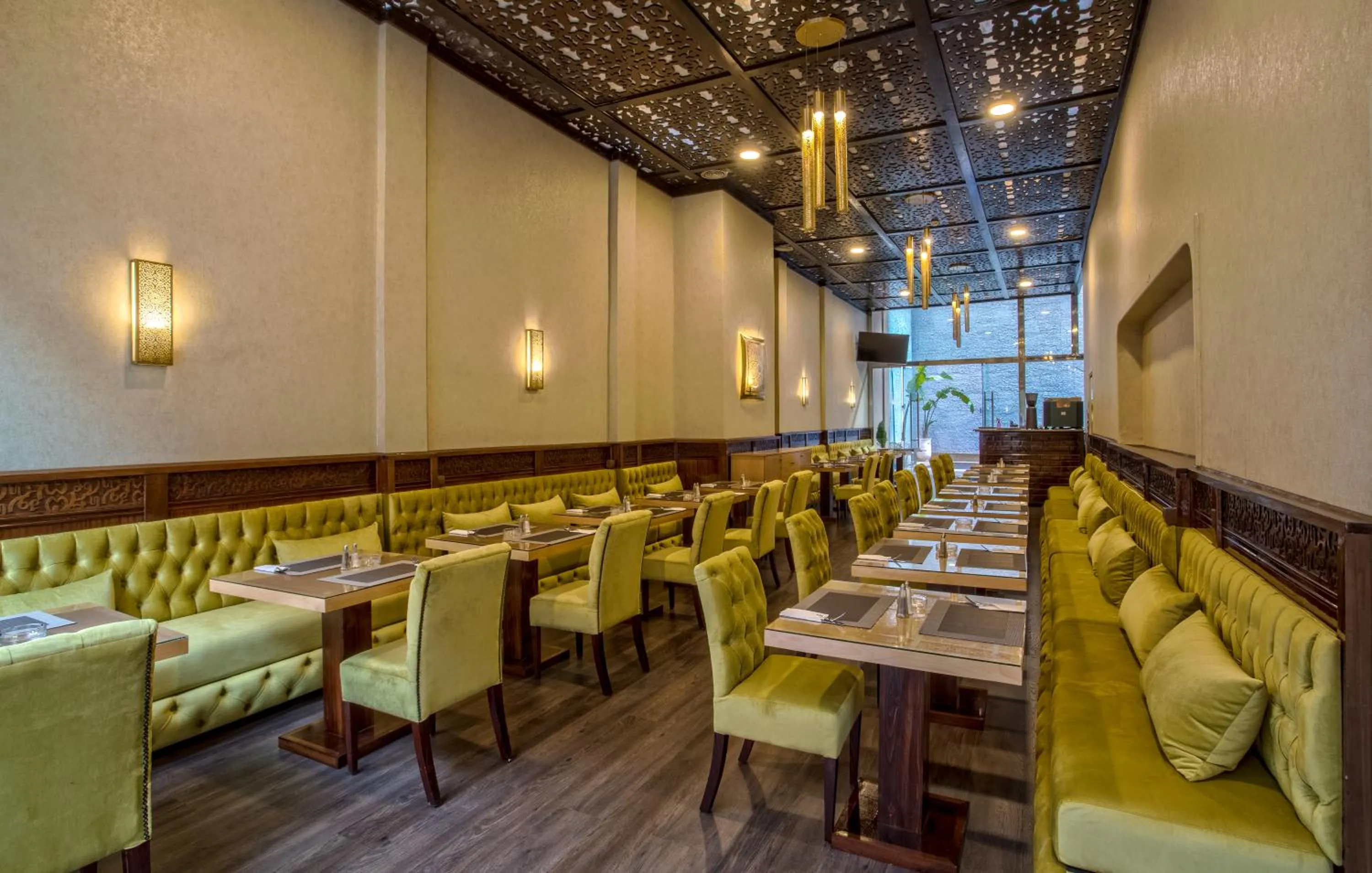 Restaurant/places to eat in Yaad City Hotel