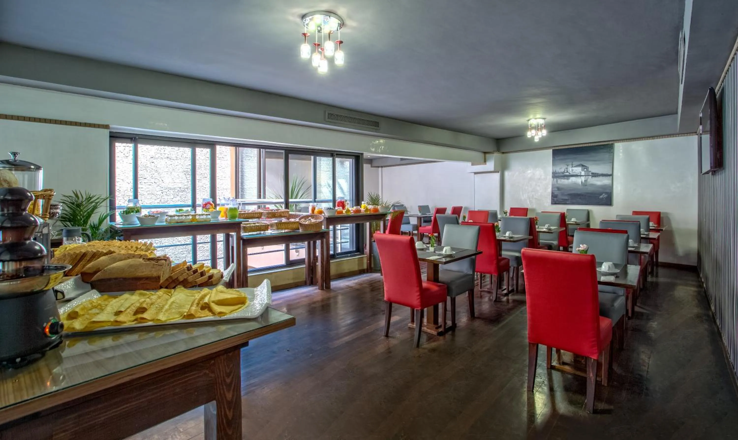 Restaurant/places to eat in Yaad City Hotel