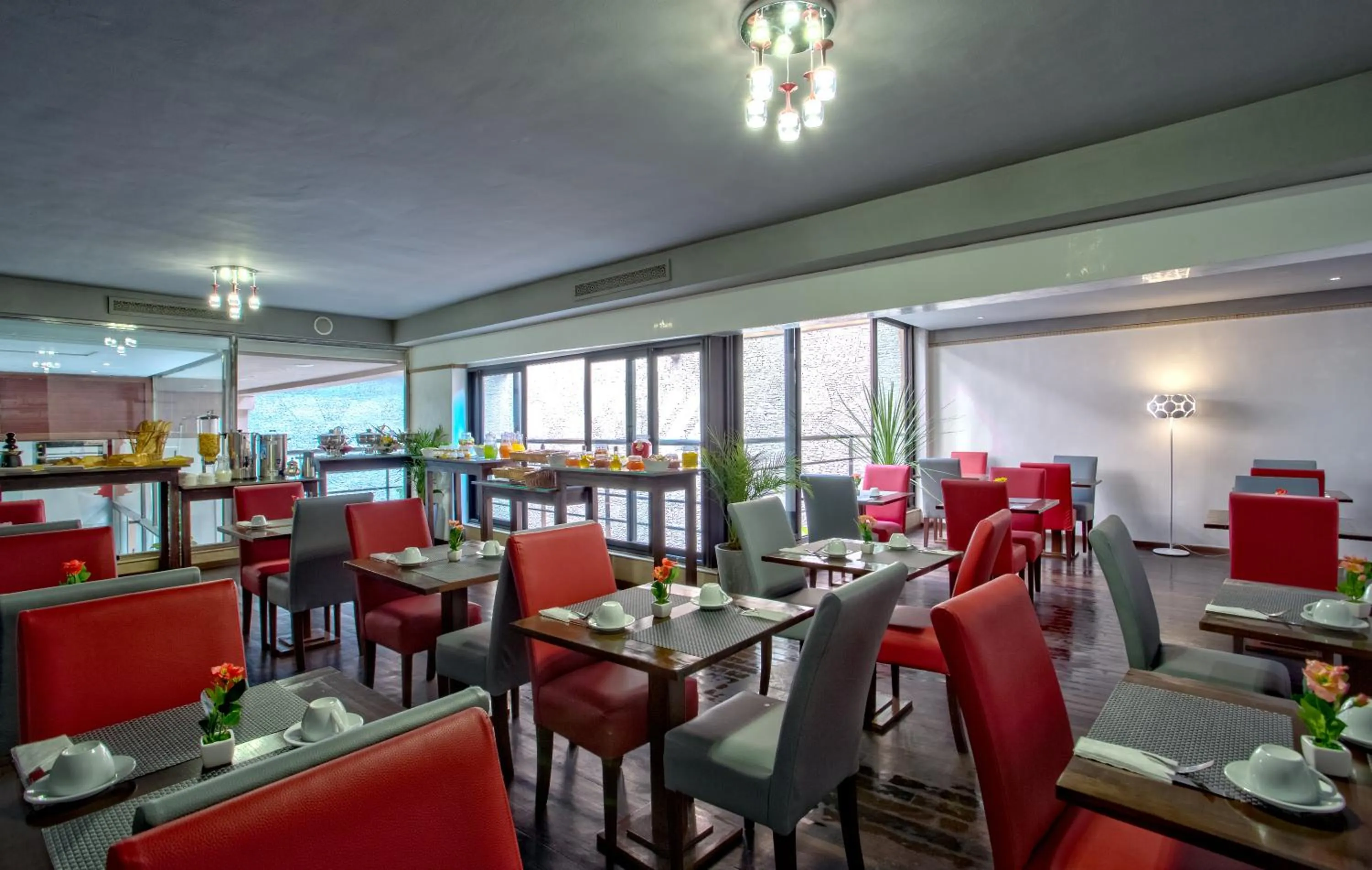 Restaurant/places to eat in Yaad City Hotel