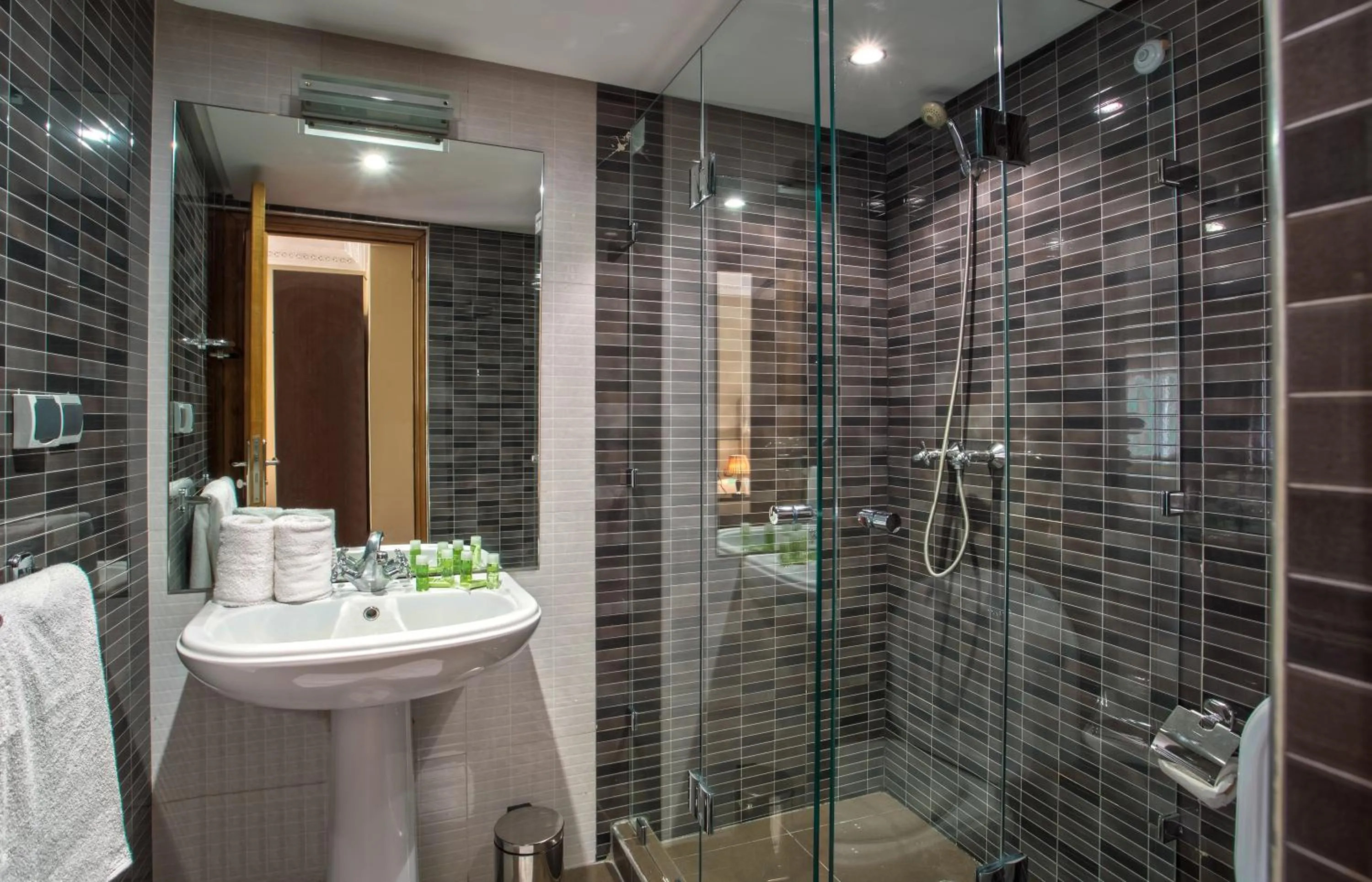 Bathroom in Yaad City Hotel