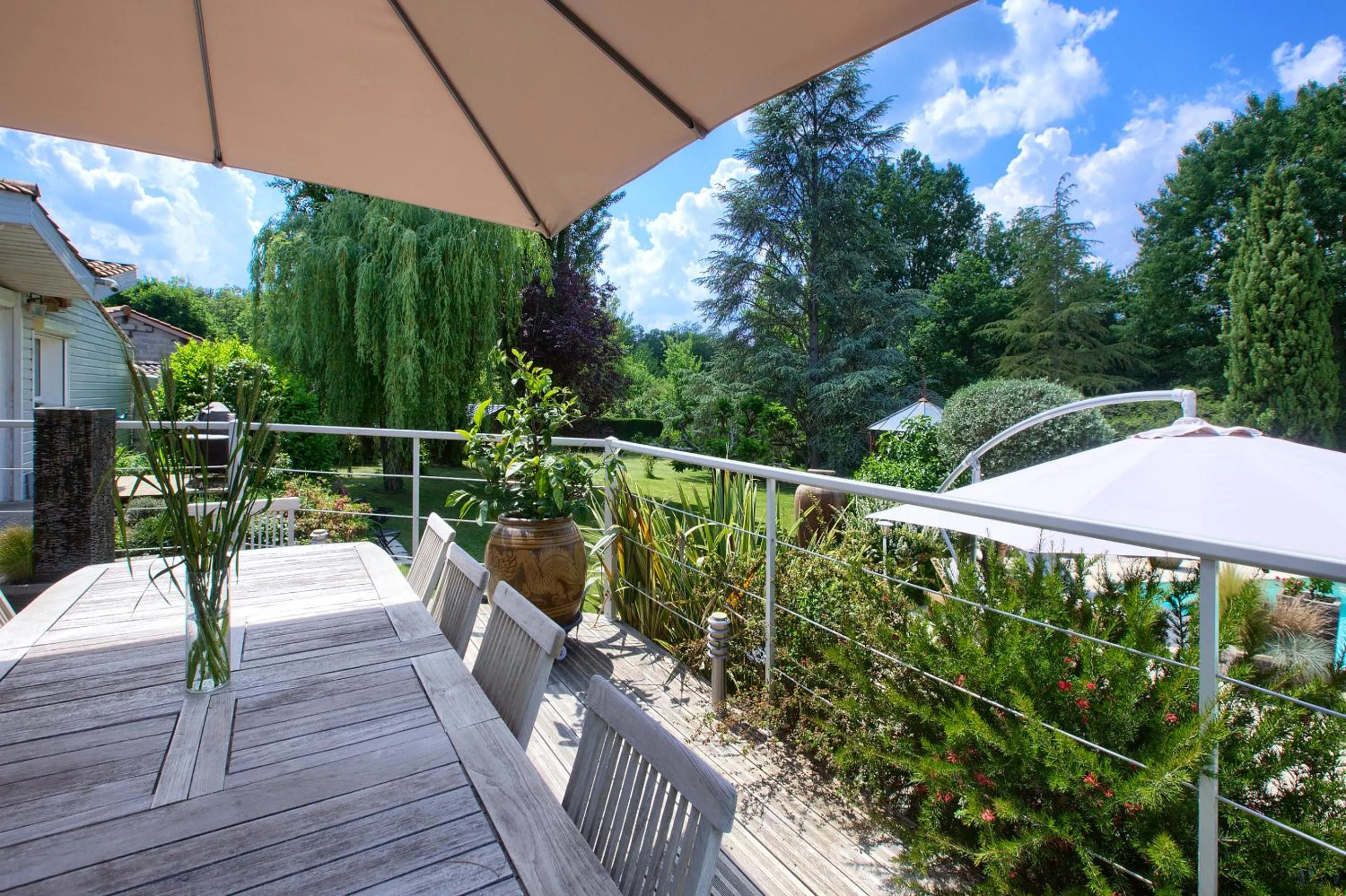 Patio in B&B La Closerie 33