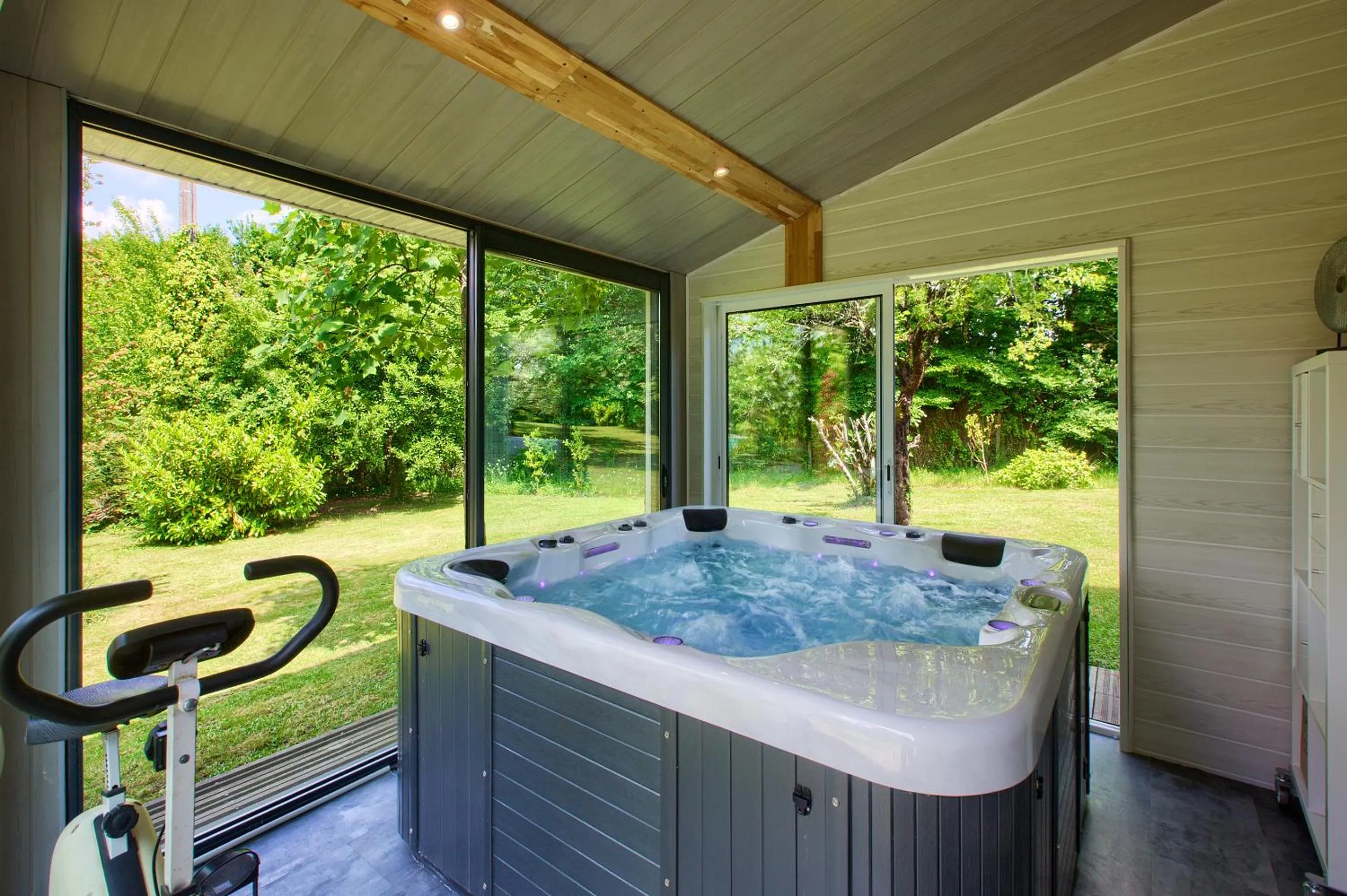 Hot Tub in B&B La Closerie 33