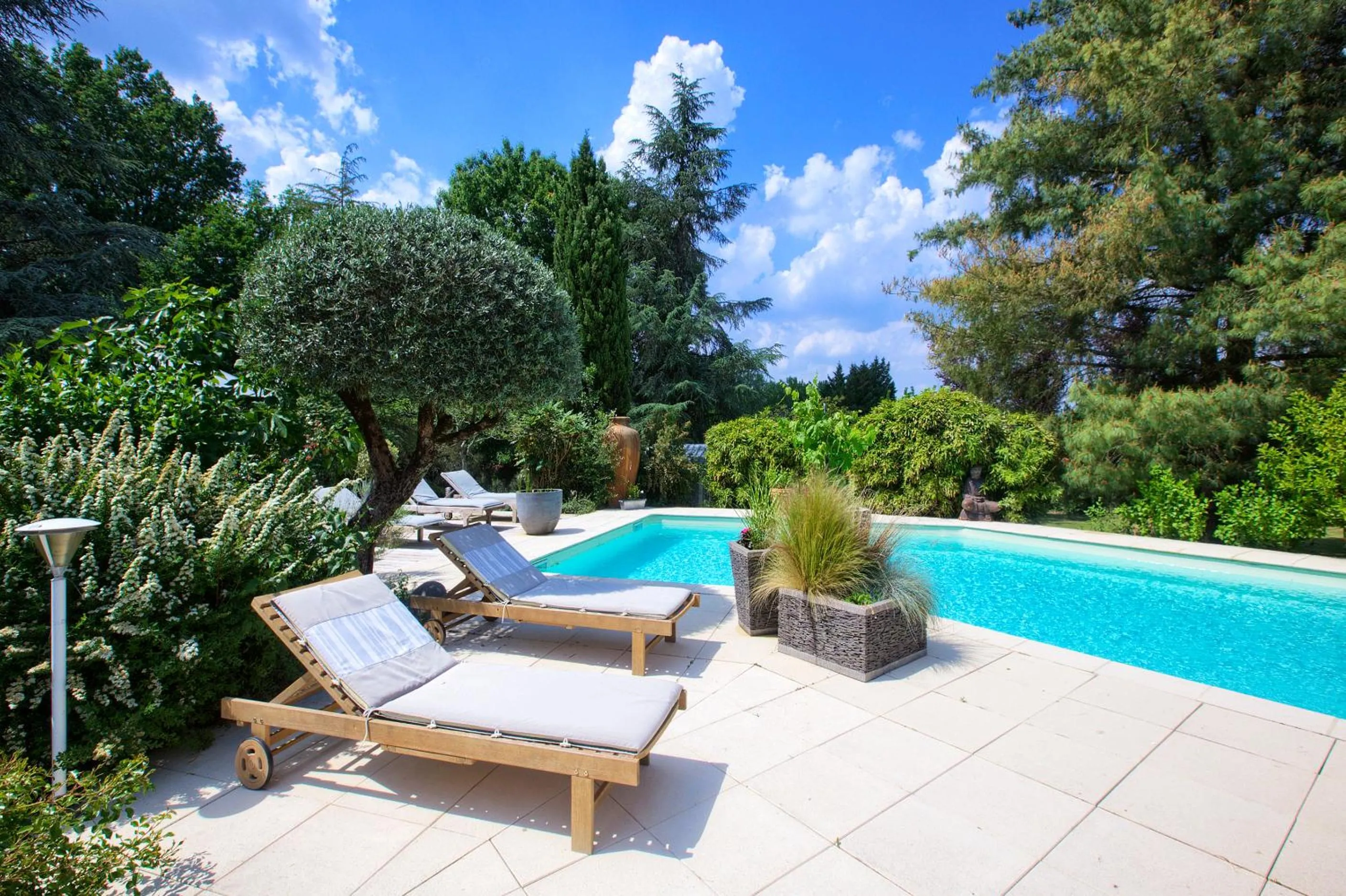 Swimming pool in B&B La Closerie 33