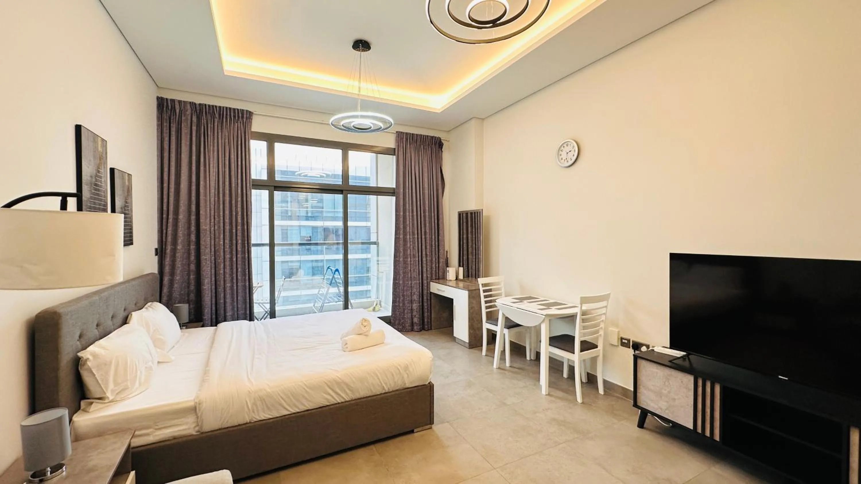 Bedroom, Bed in Spacious Studio Apartment Canal View Business Bay by Belvilla