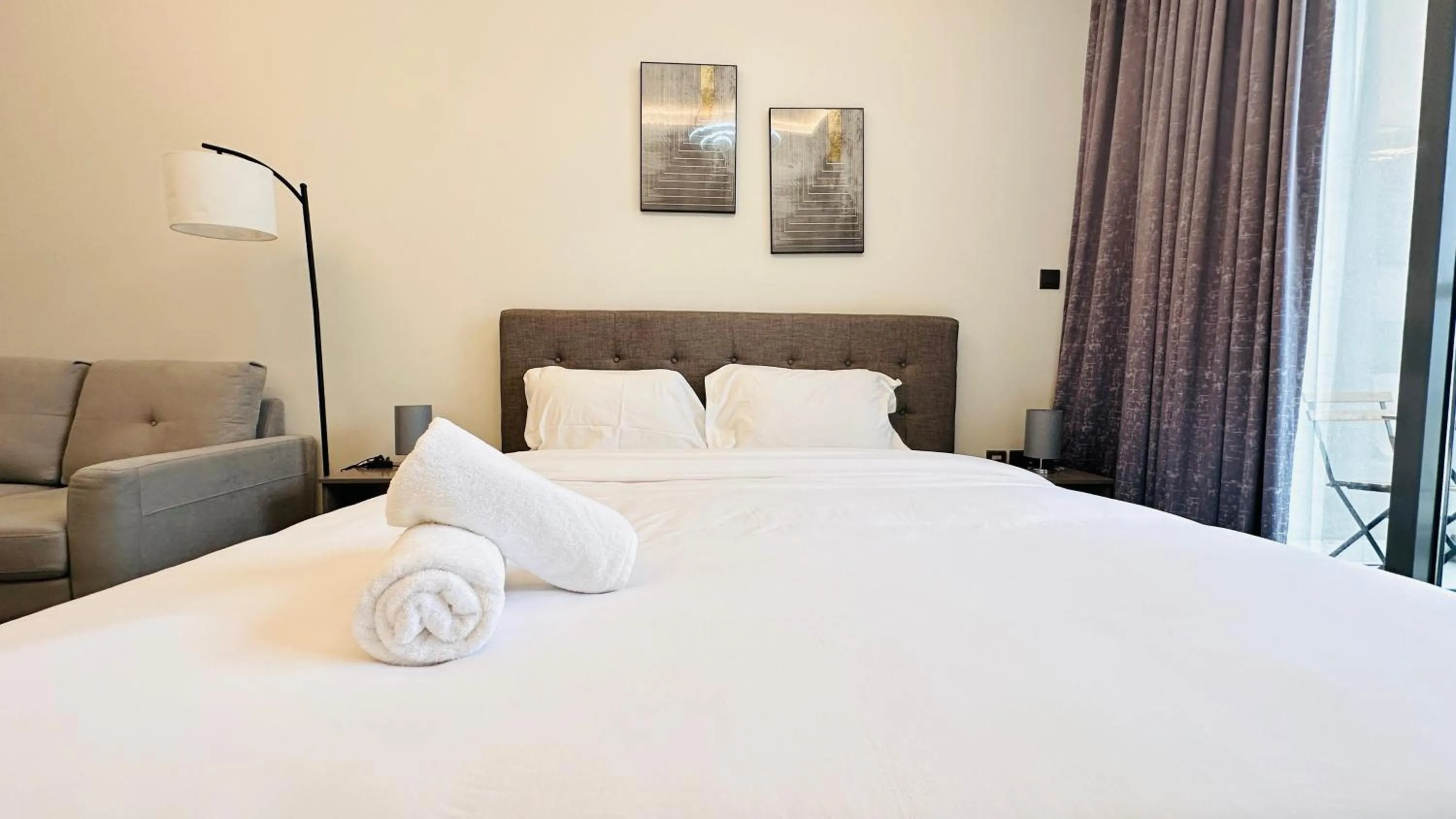 Bedroom, Bed in Spacious Studio Apartment Canal View Business Bay by Belvilla